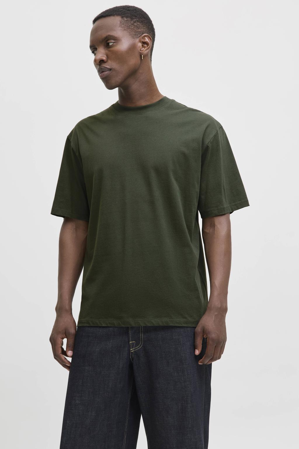 Donkergroene heren JACK & JONES ESSENTIALS relaxed T-shirt van katoen met effen, korte mouwen en ronde hals
