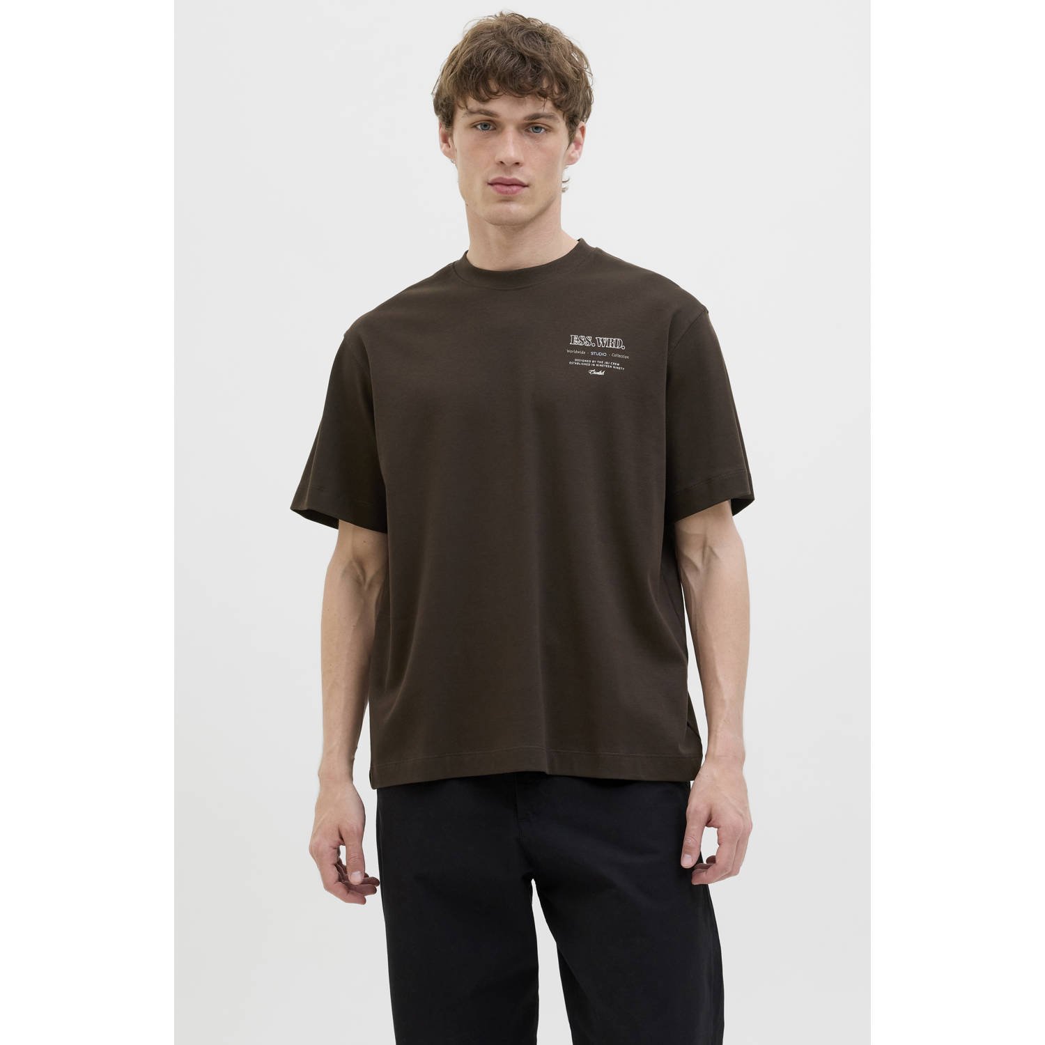 JACK & JONES ESSENTIALS loose T-shirt donkerbruin