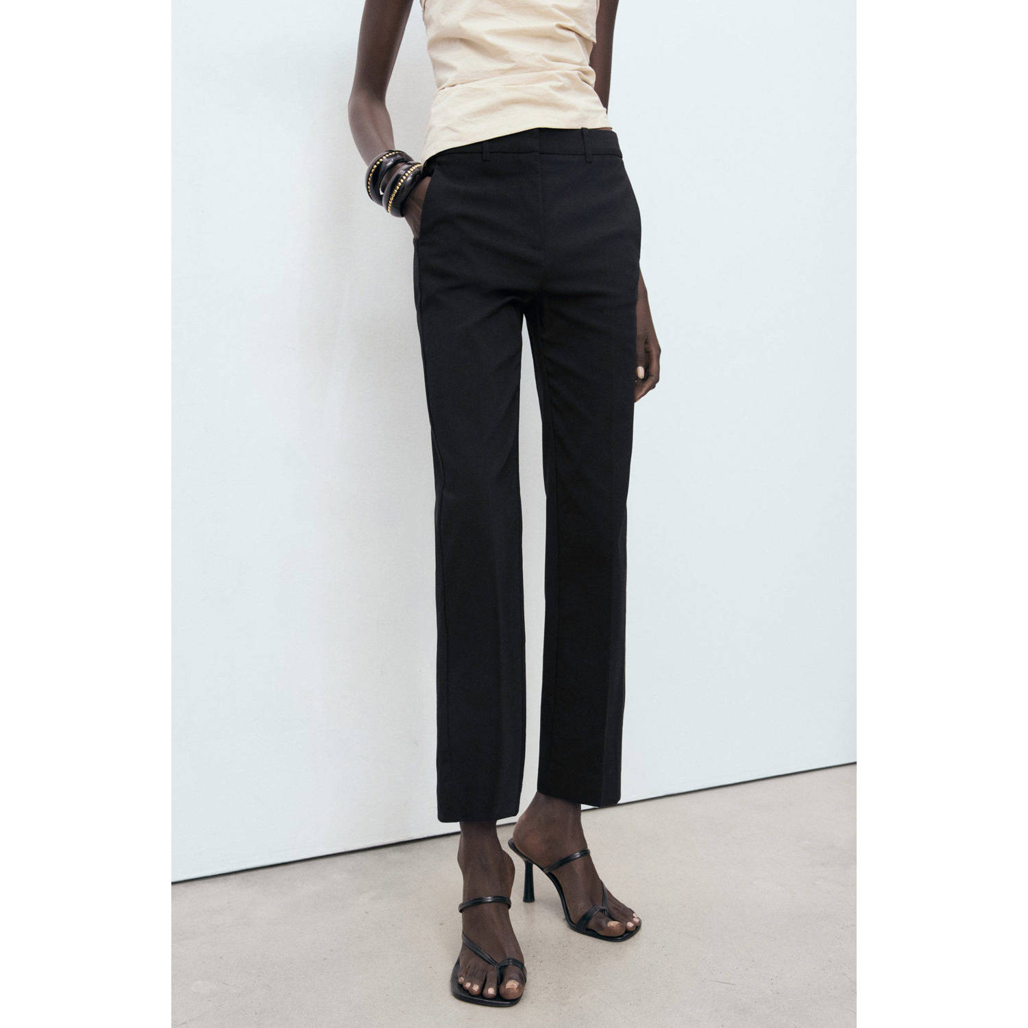 Mango tapered regular waist pantalon zwart