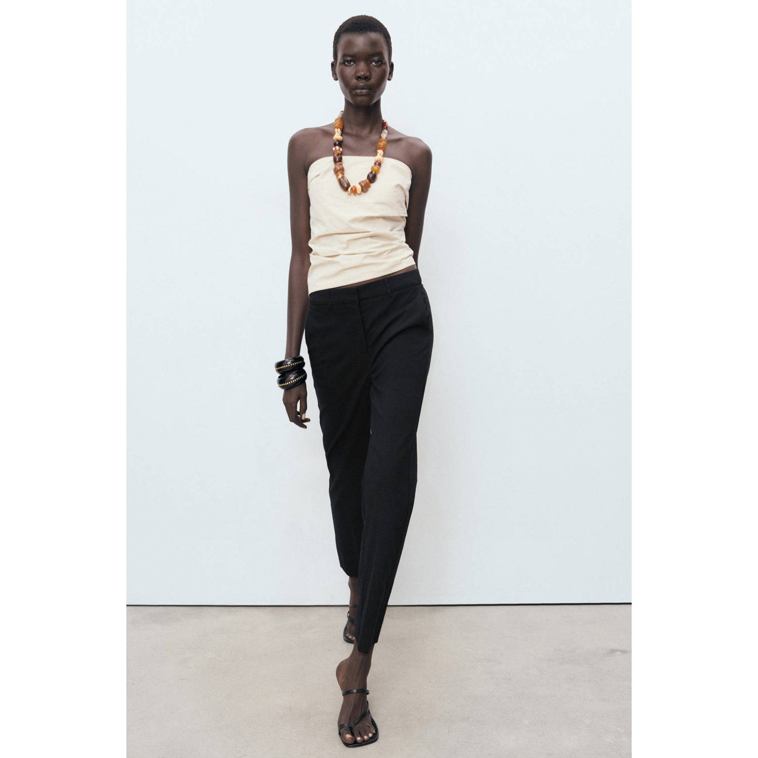 Mango tapered regular waist pantalon zwart