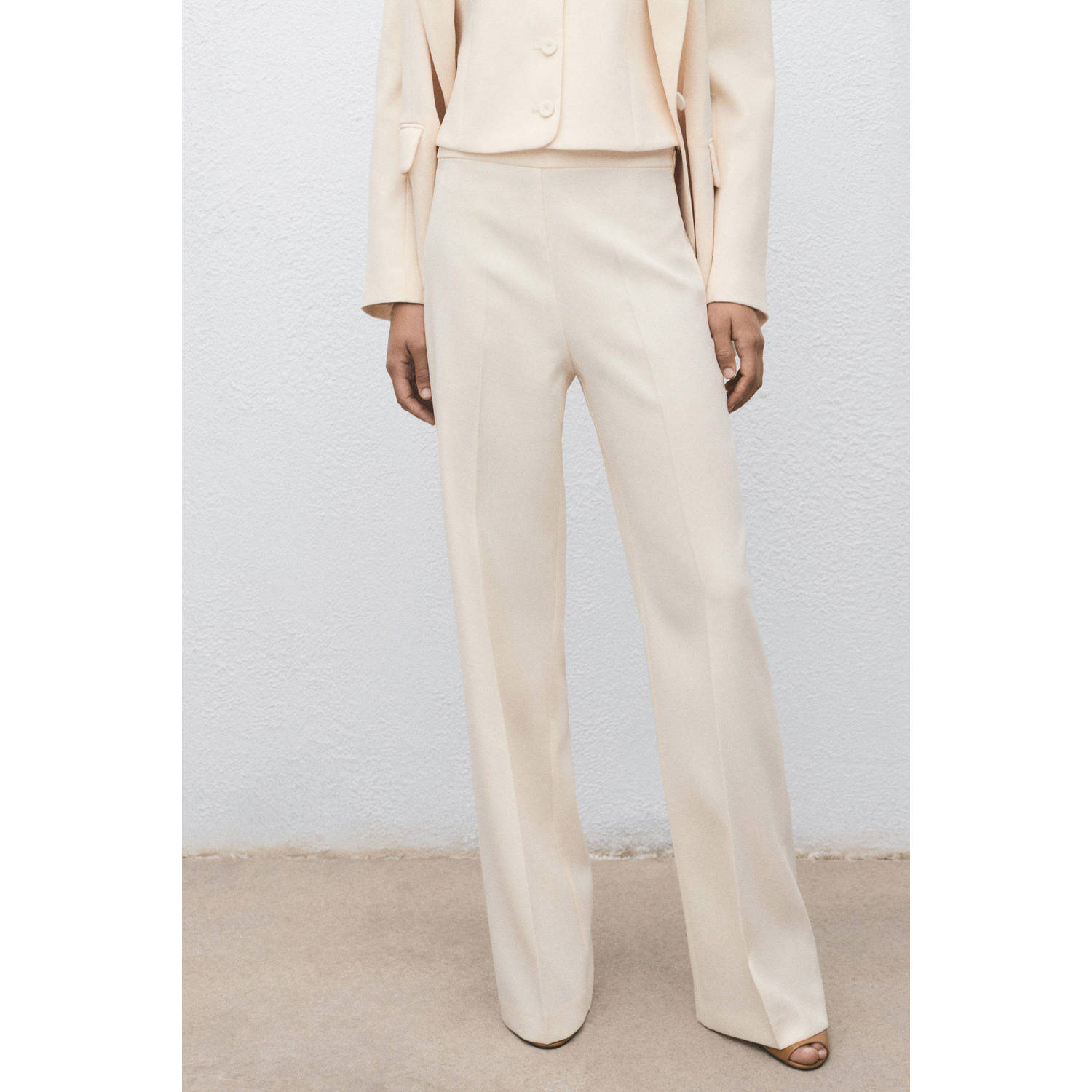 Mango straight regular waist broek lichtgeel