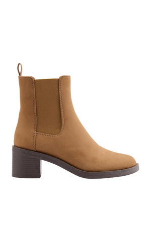 chelsea boots camel