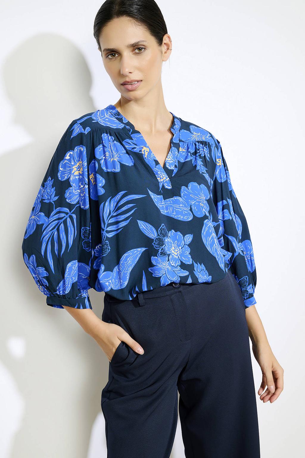 Donkerblauwe dames LOLALIZA top van viscose met bloemenprint en driekwart mouwen