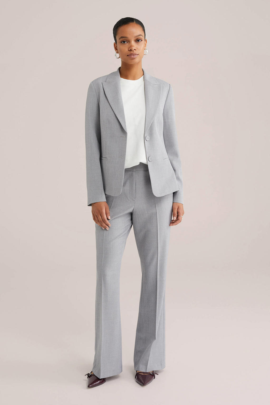 Grijze dames WE Fashion flared regular waist pantalon van polyester met rits, haak- en knoopsluiting en effen