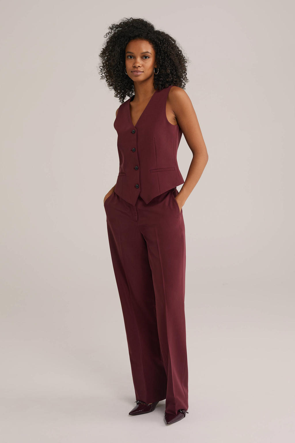 Donkerrode dames WE Fashion regular waist pantalon van polyester met loose fit, rits- en knoopsluiting en effen