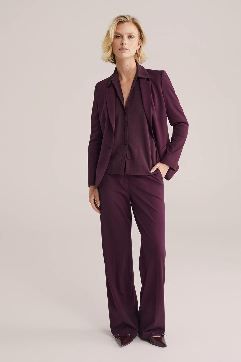 Donkerrode dames WE Fashion jersey high waist pantalon van viscose met loose fit, rits- en knoopsluiting en effen