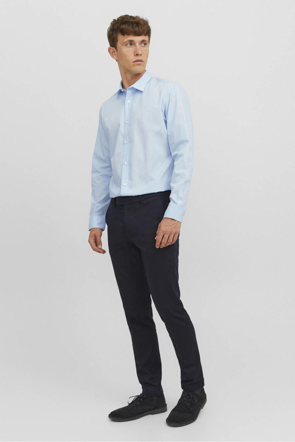Lichtblauwe heren JACK & JONES ESSENTIALS slim fit zakelijk overhemd van polyester met effen, lange mouwen en klassieke kraag