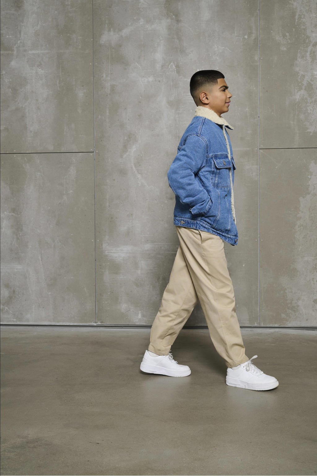 Medium blue denim jongens ONLY & SONS JUNIOR spijkerjas van denim met effen, lange mouwen, klassieke kraag en knoopsluiting