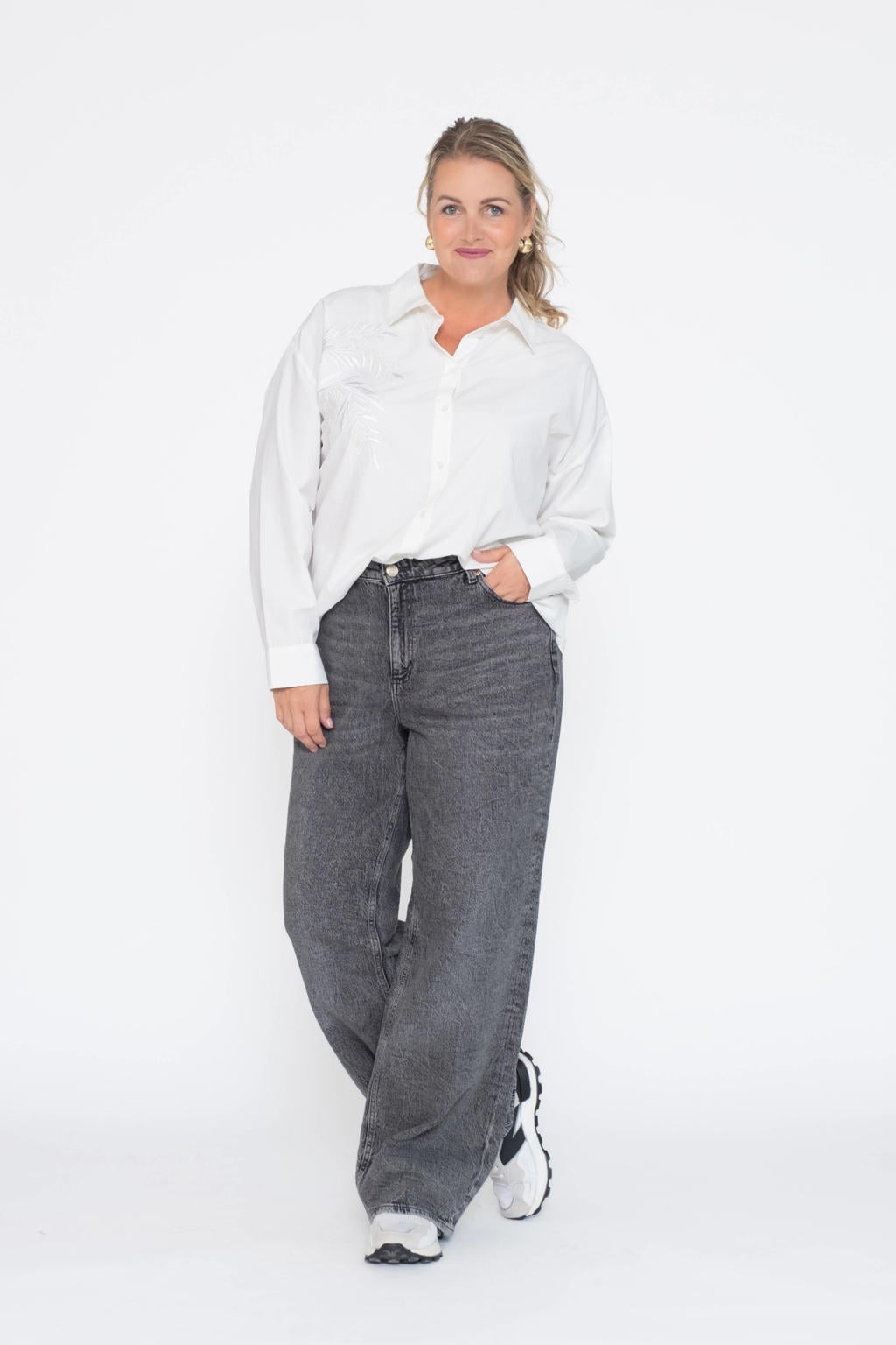 Witte dames VERO MODA CURVE blouse van katoen met effen, lange mouwen, klassieke kraag, knoopsluiting en borduursels