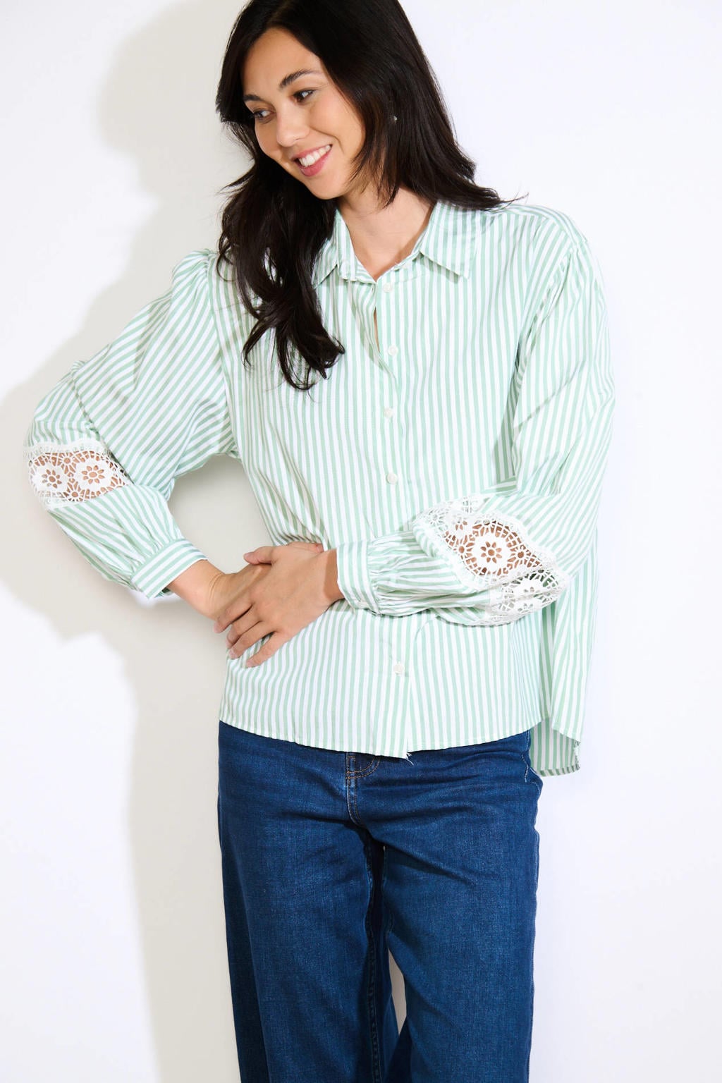 Lichtgroen en ecru dames LOLALIZA blouse broderie van katoen met strepenprint, lange mouwen, klassieke kraag en knoopsluiting