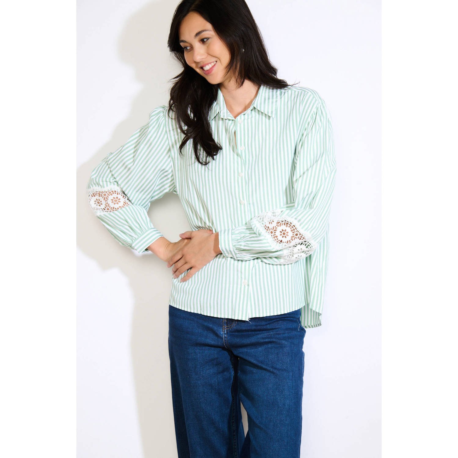 LOLALIZA blouse lichtgroen broderie