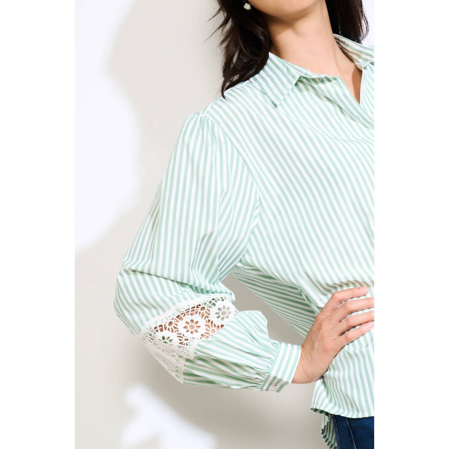 LOLALIZA blouse lichtgroen broderie