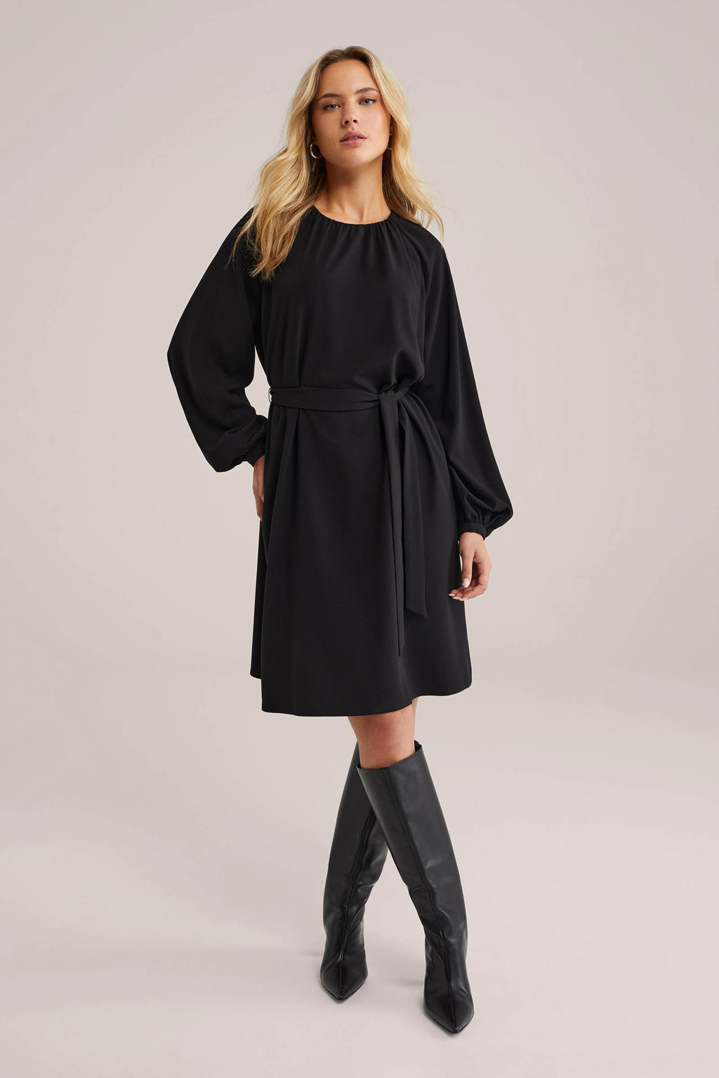 Zwarte dames WE Fashion jurk van polyester met effen, lange mouwen, ronde hals en striksluiting