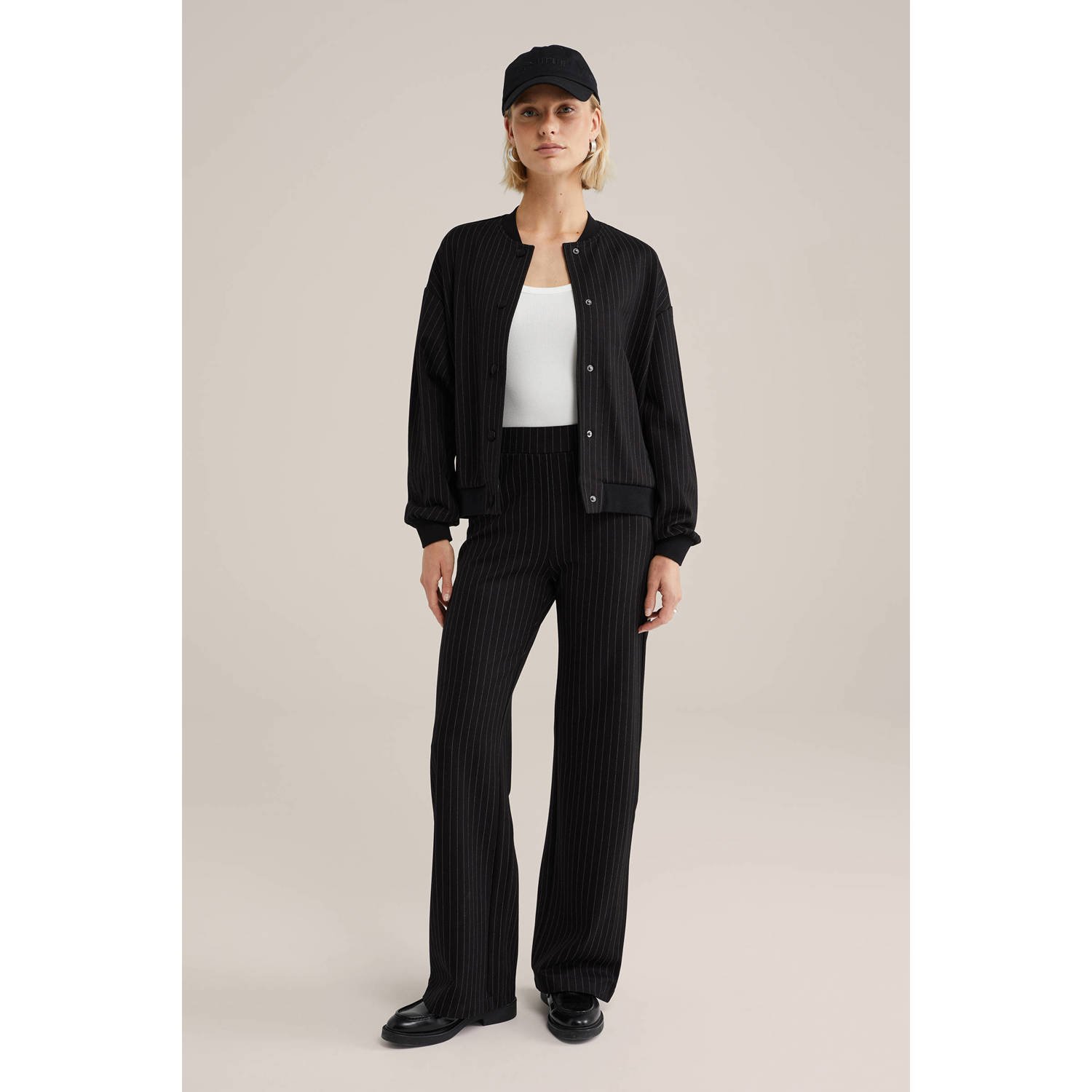 WE Fashion straight regular waist broek zwart