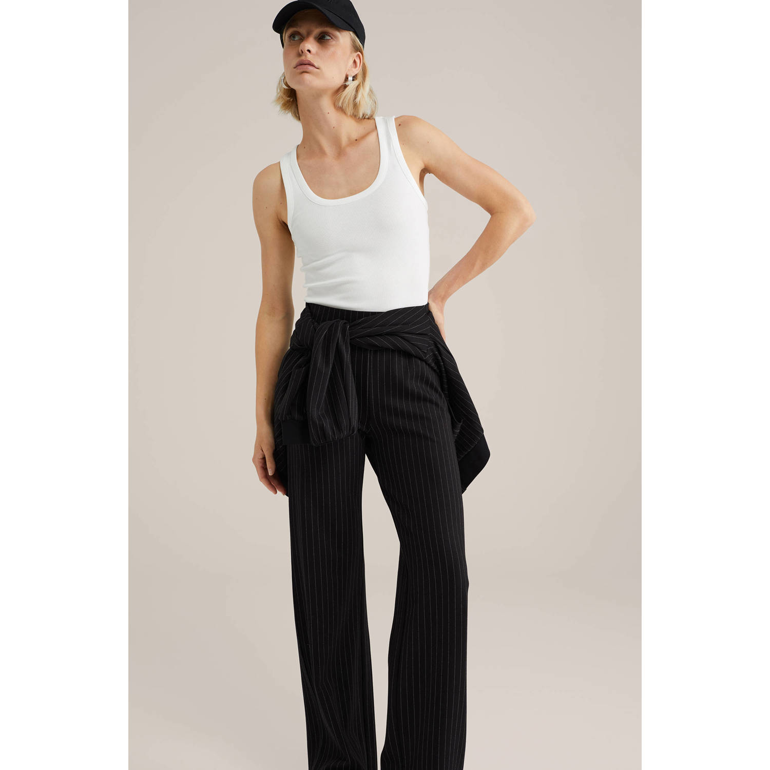WE Fashion straight regular waist broek zwart