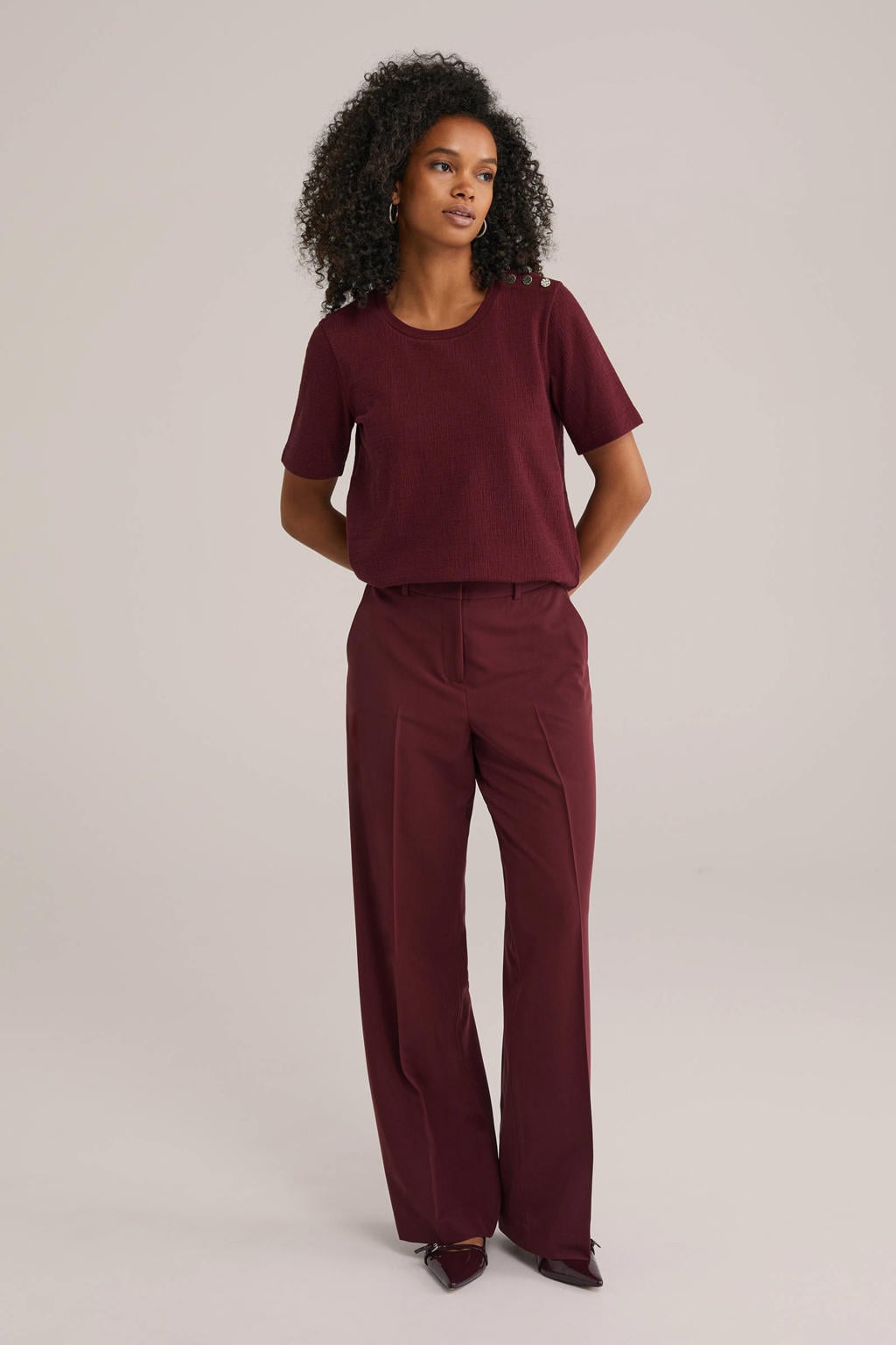 Donkerrode dames WE Fashion top met effen, korte mouwen en ronde hals