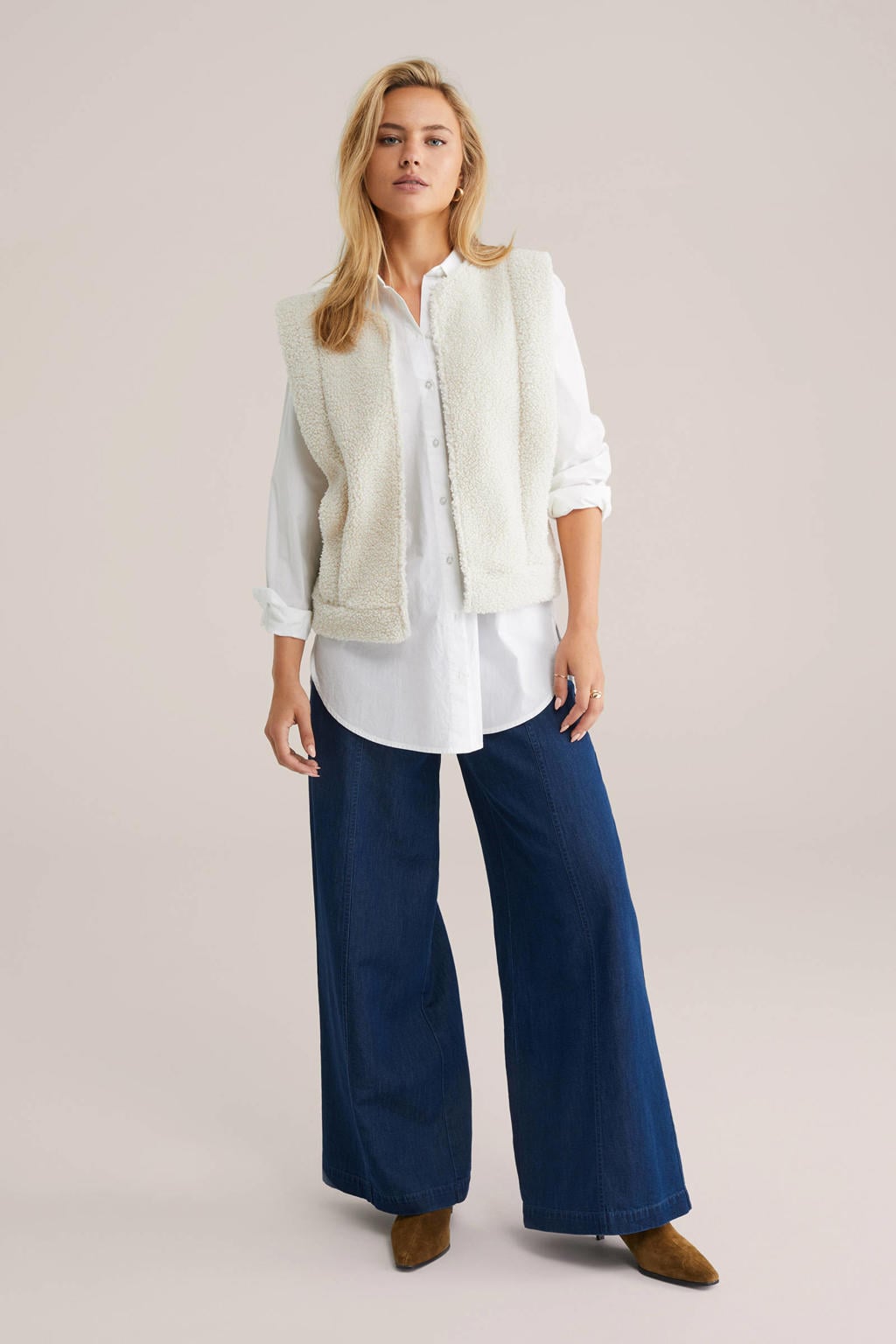 Ecru dames WE Fashion teddy gilet met effen en ronde hals