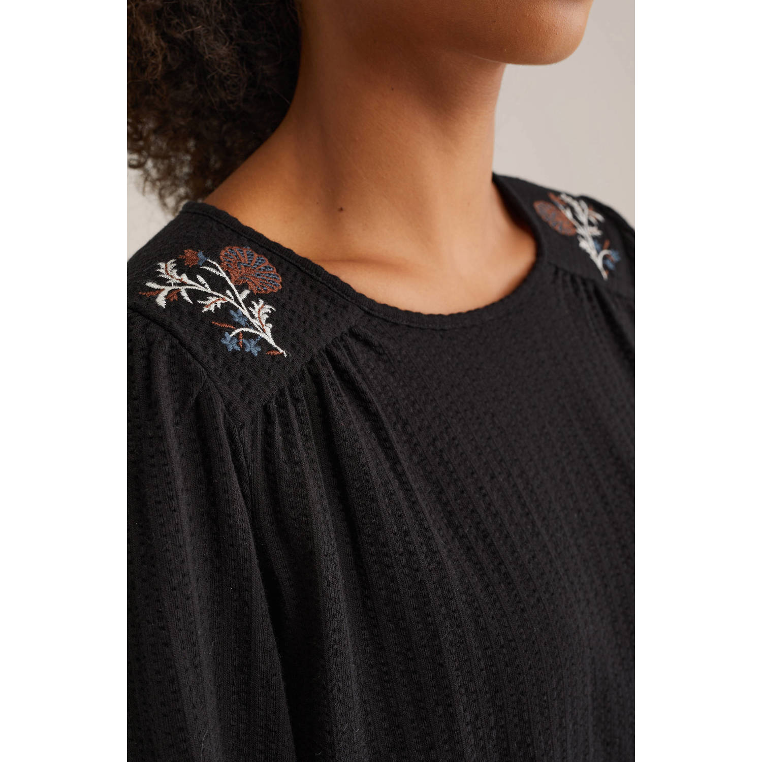 WE Fashion blousetop zwart broderie
