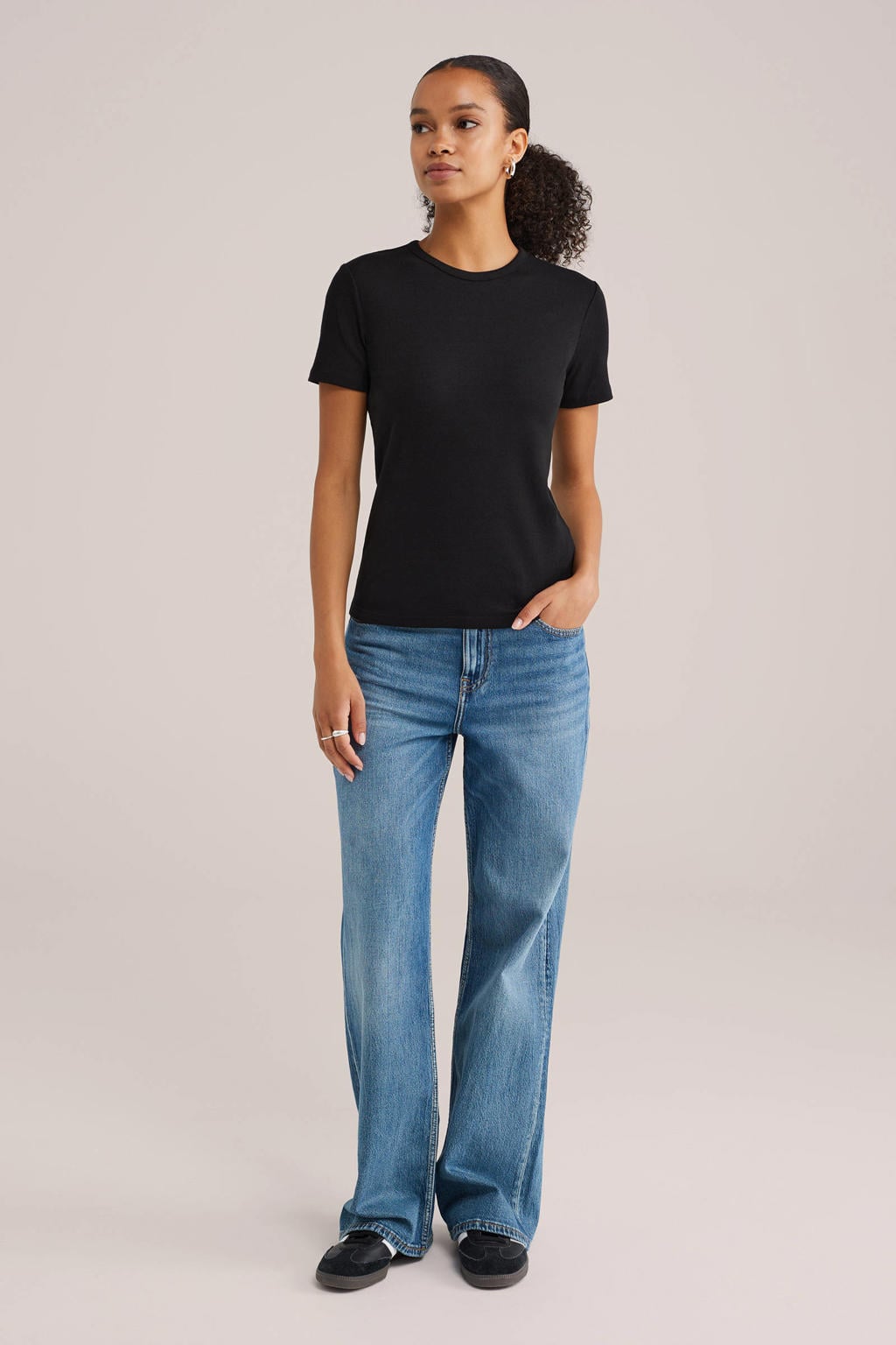 Zwarte dames WE Fashion T-shirt geribbeld van katoen met effen, korte mouwen en ronde hals