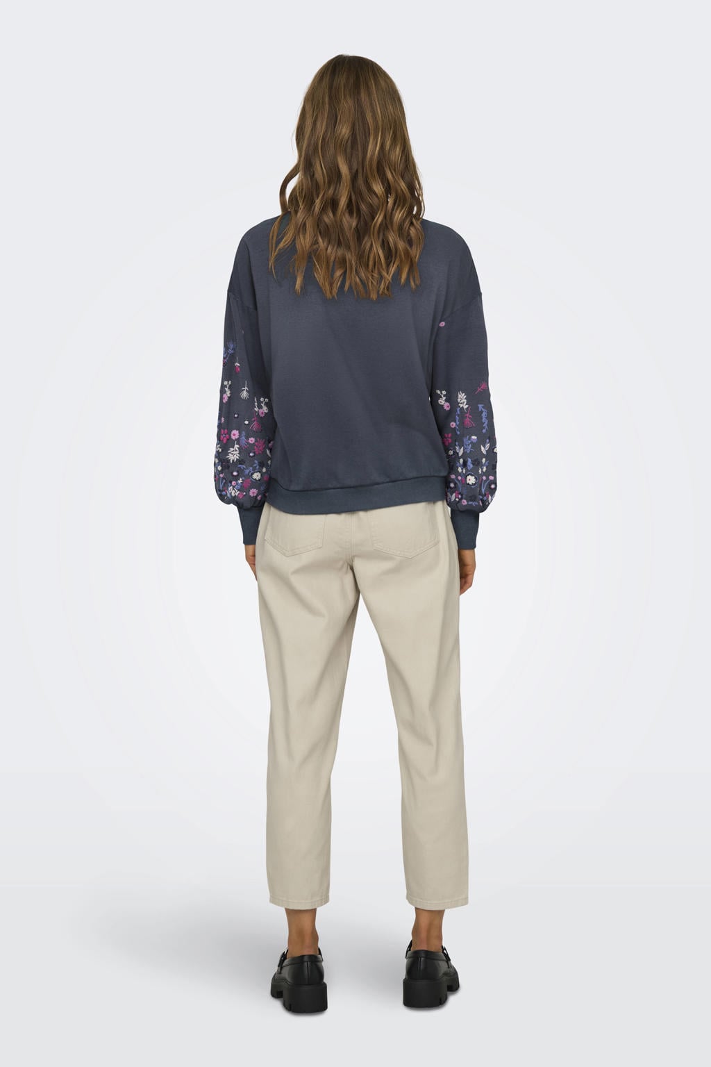 Grijsblauwe dames ONLY sweater van katoen met bloemenprint, lange mouwen, ronde hals en borduursels