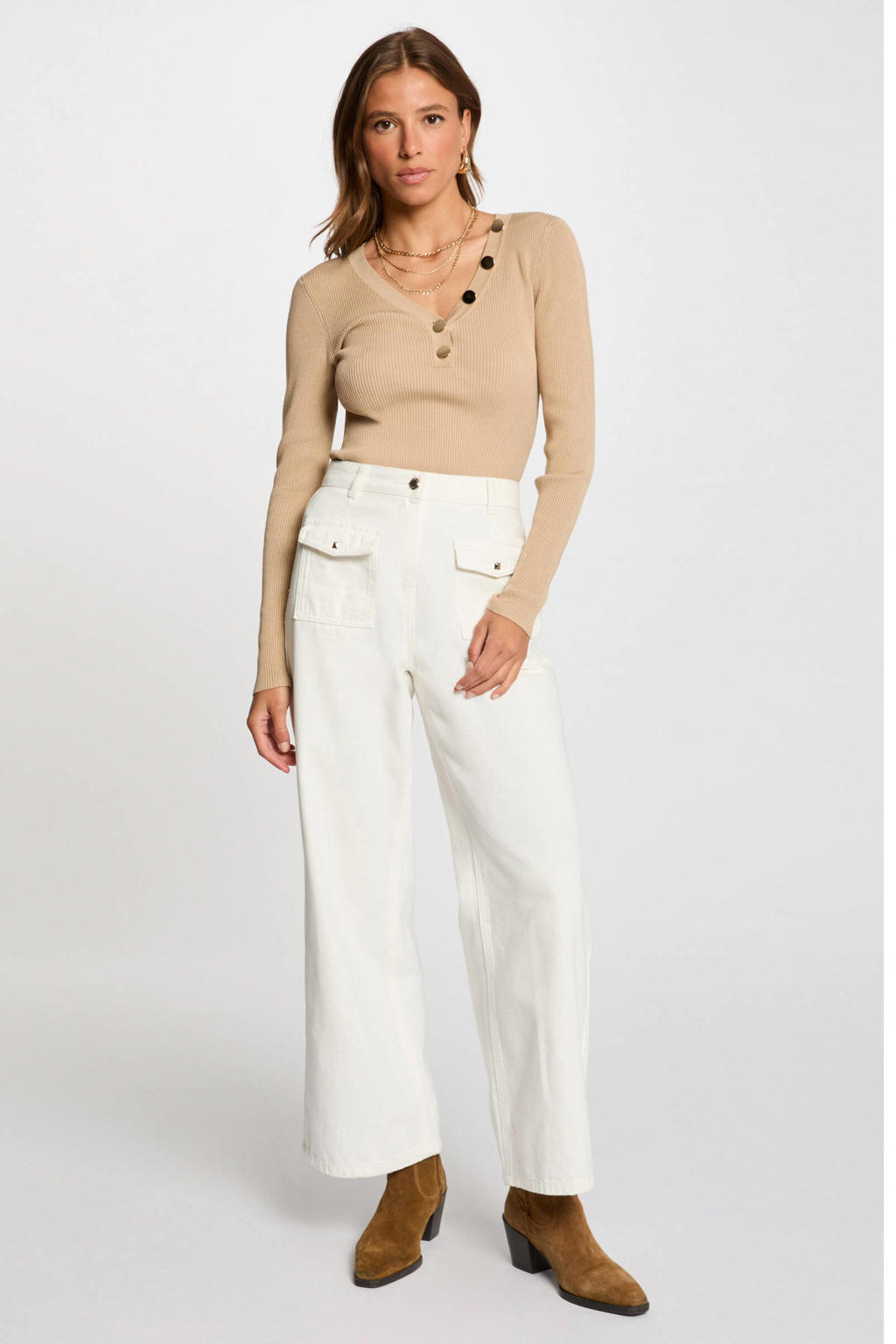 Beige dames Morgan trui fijn gebreid van viscose met effen, lange mouwen en V-hals