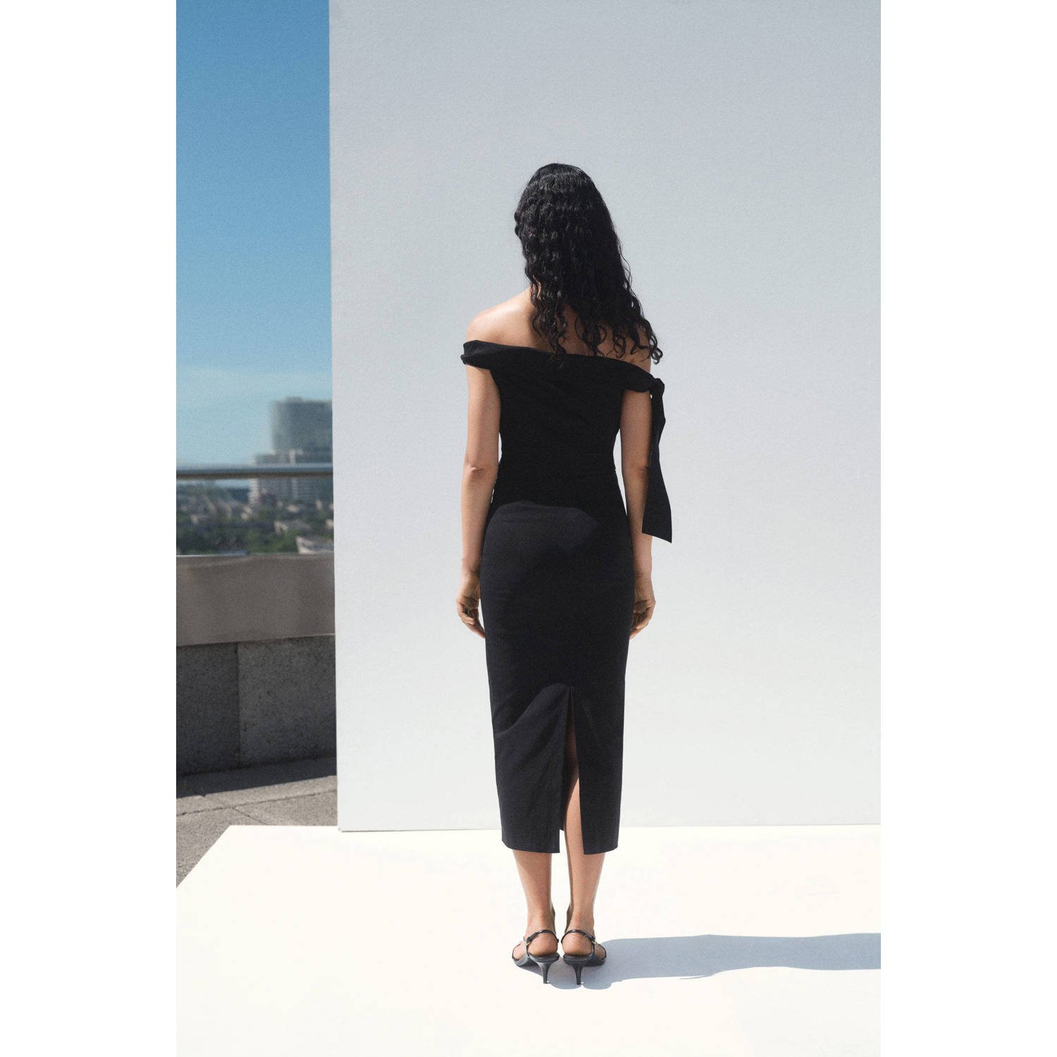 Mango off shoulder jurk zwart