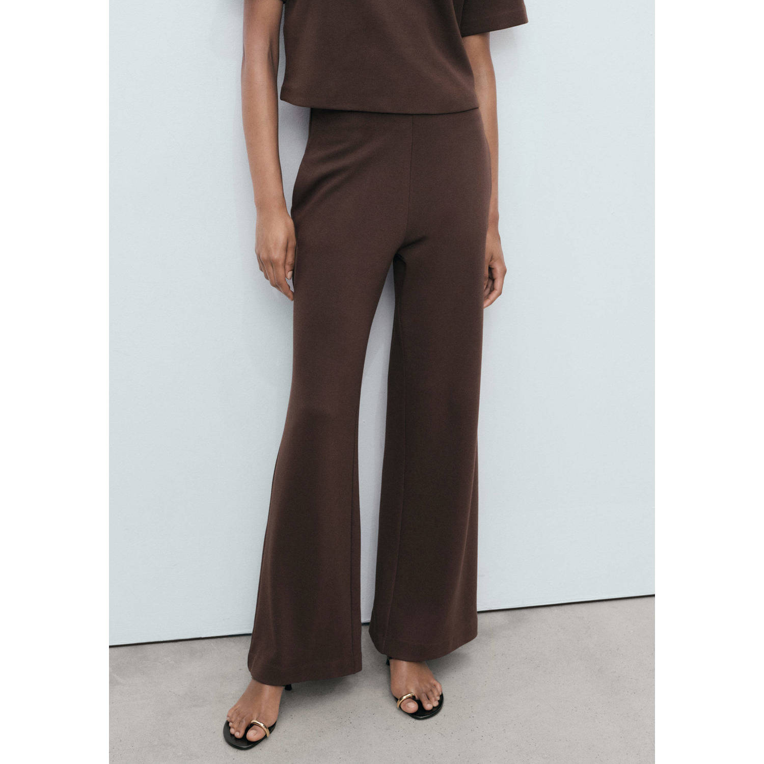 Mango wide leg regular waist broek donkerbruin