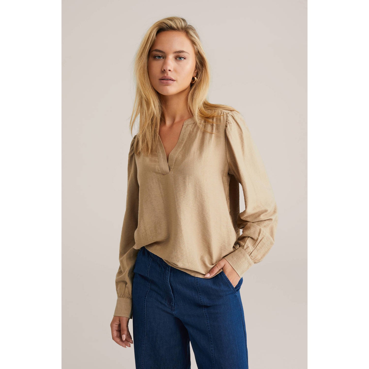 WE Fashion top camel