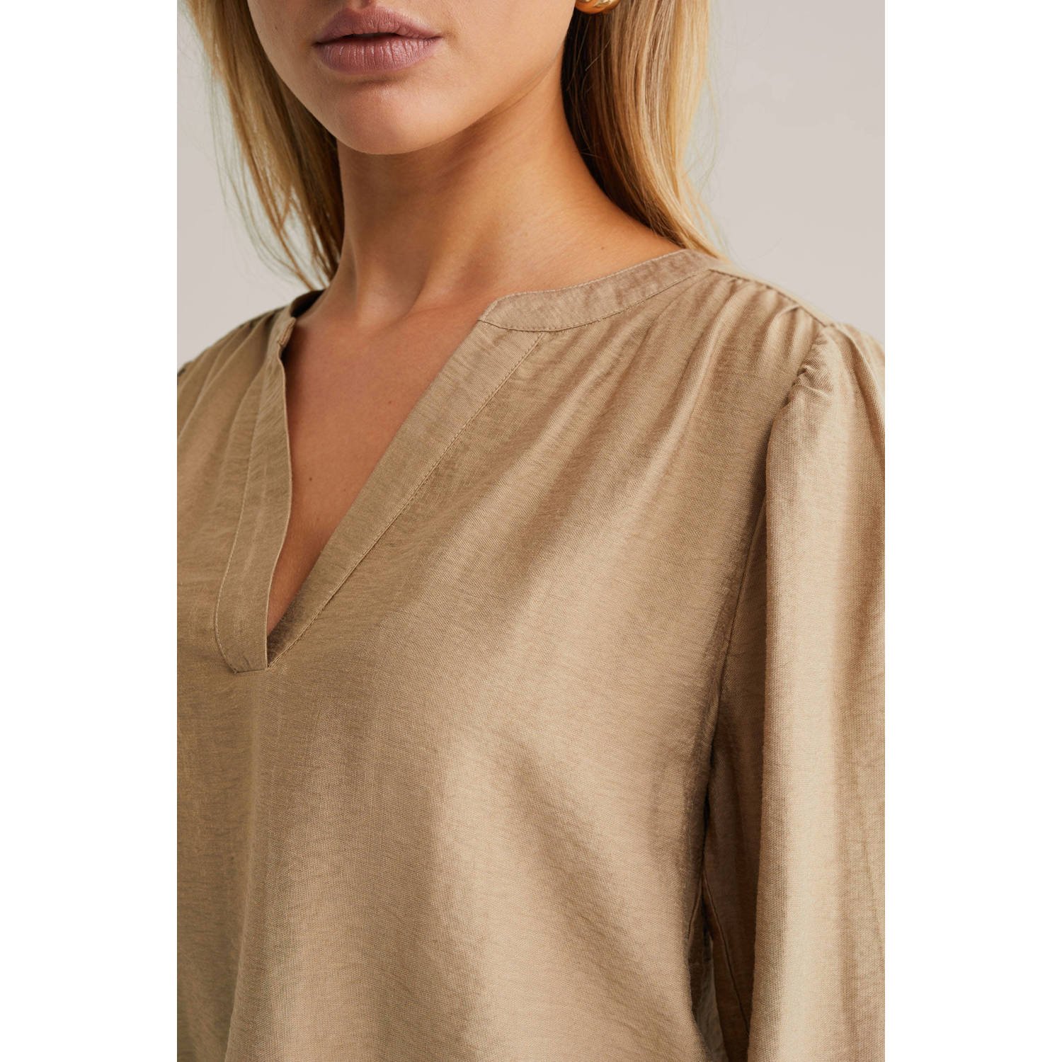 WE Fashion top camel