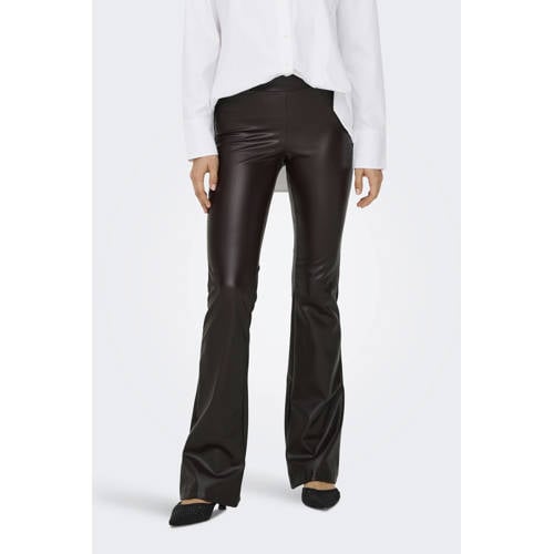 ONLY imitatieleren flared regular waist flared broek zwart afbeelding