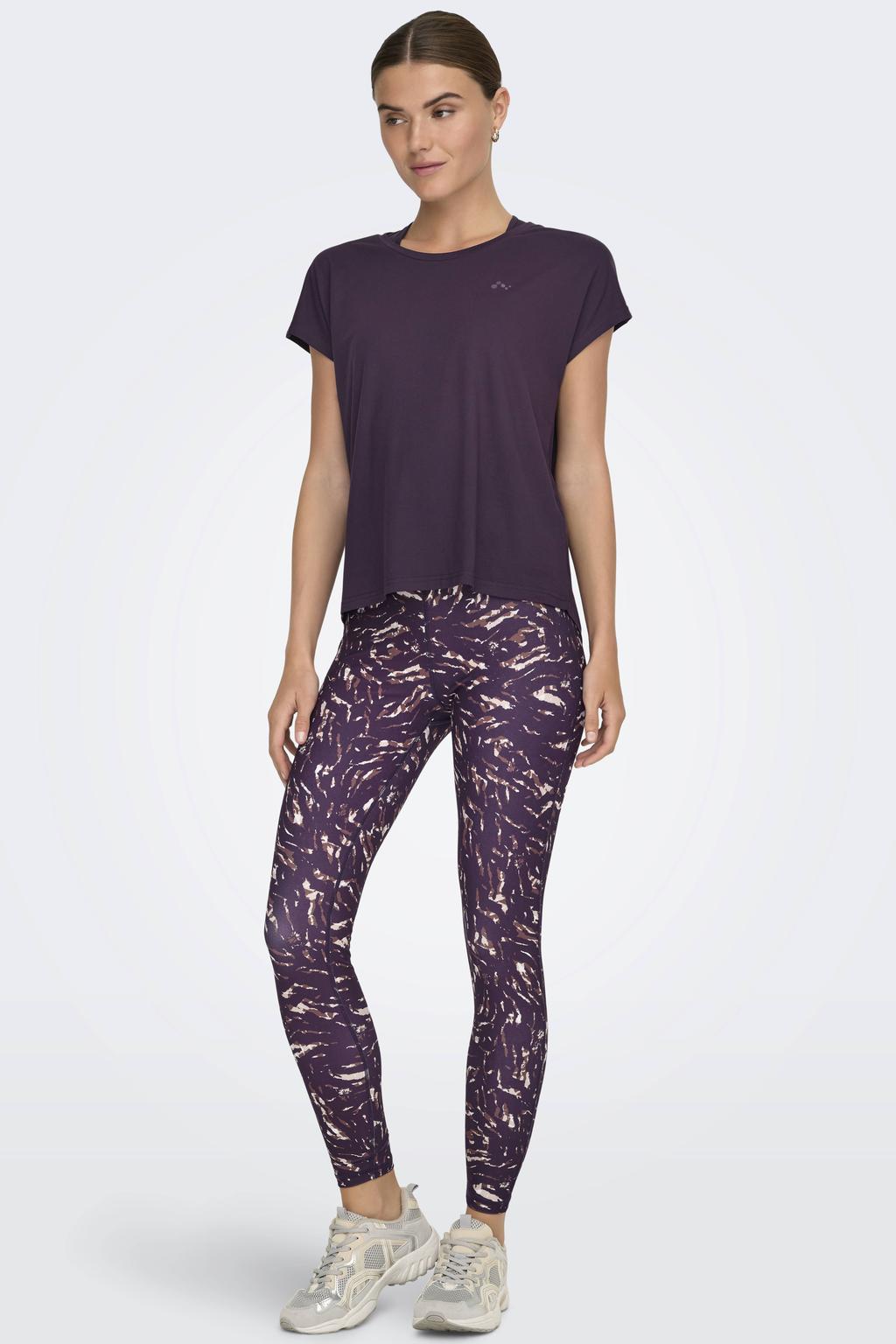 Donkerpaarse dames ONLY PLAY sportshirt van polyester met effen, korte mouwen en ronde hals