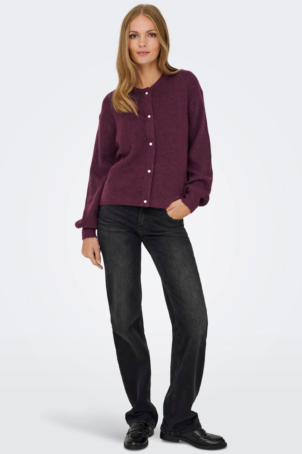 Donkerrode dames JDY gebreid vest met melée print, lange mouwen, ronde hals, knoopsluiting en parels