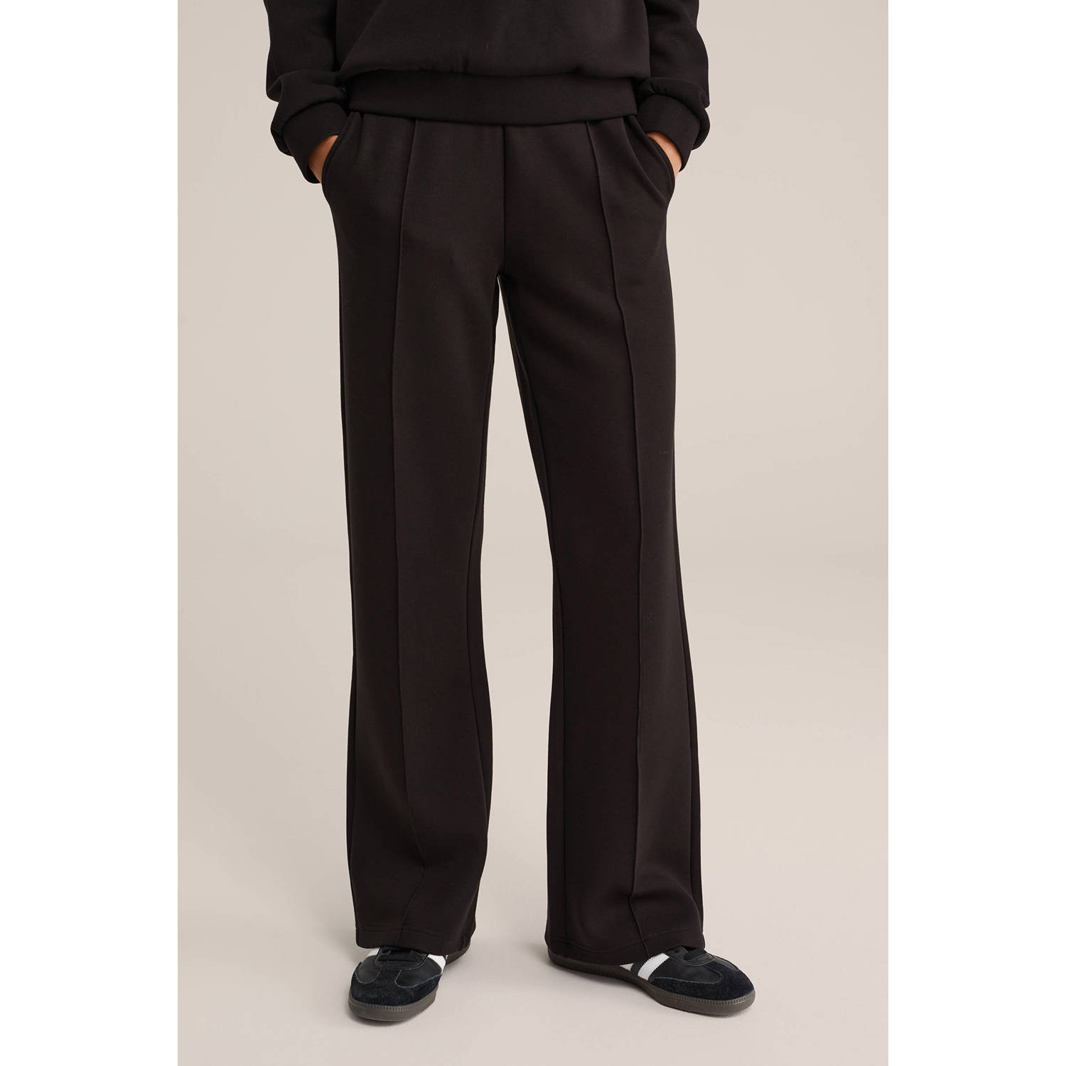 WE Fashion straight regular waist flared broek zwart