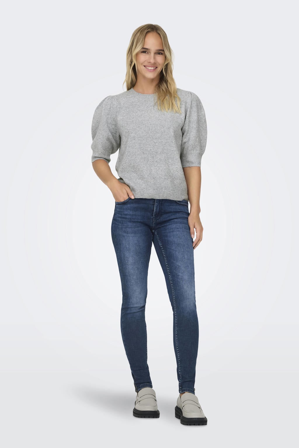 Grijs melange dames ONLY trui gebreid melange van polyester met effen, korte mouwen en ronde hals