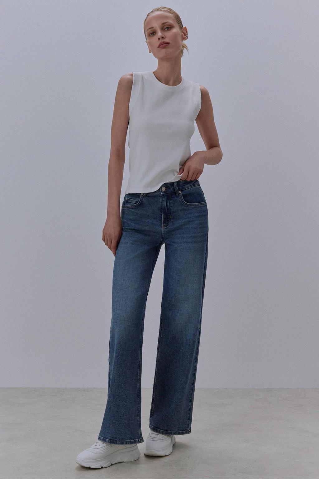 Medium blue denim dames comma casual identity high waist loose fit jeans met effen