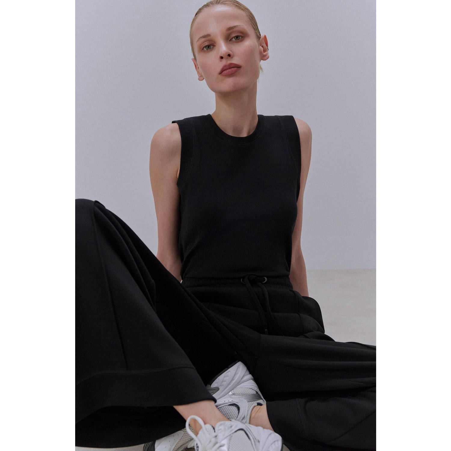 comma casual identity wide leg regular waist casual broek zwart