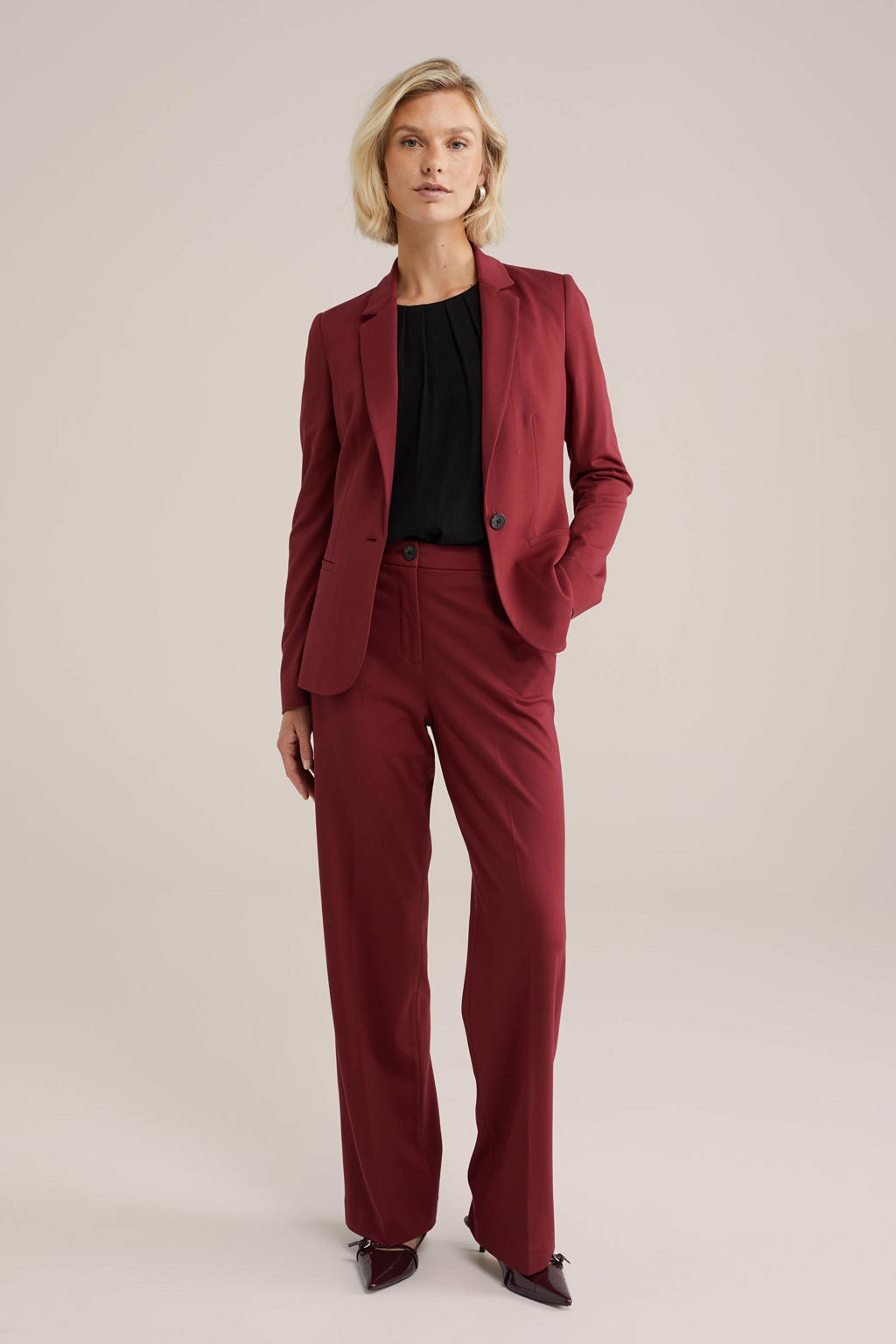 Donkerrode dames WE Fashion jersey getailleerde blazer van polyester met effen, lange mouwen, reverskraag, knoopsluiting en knoopdetail