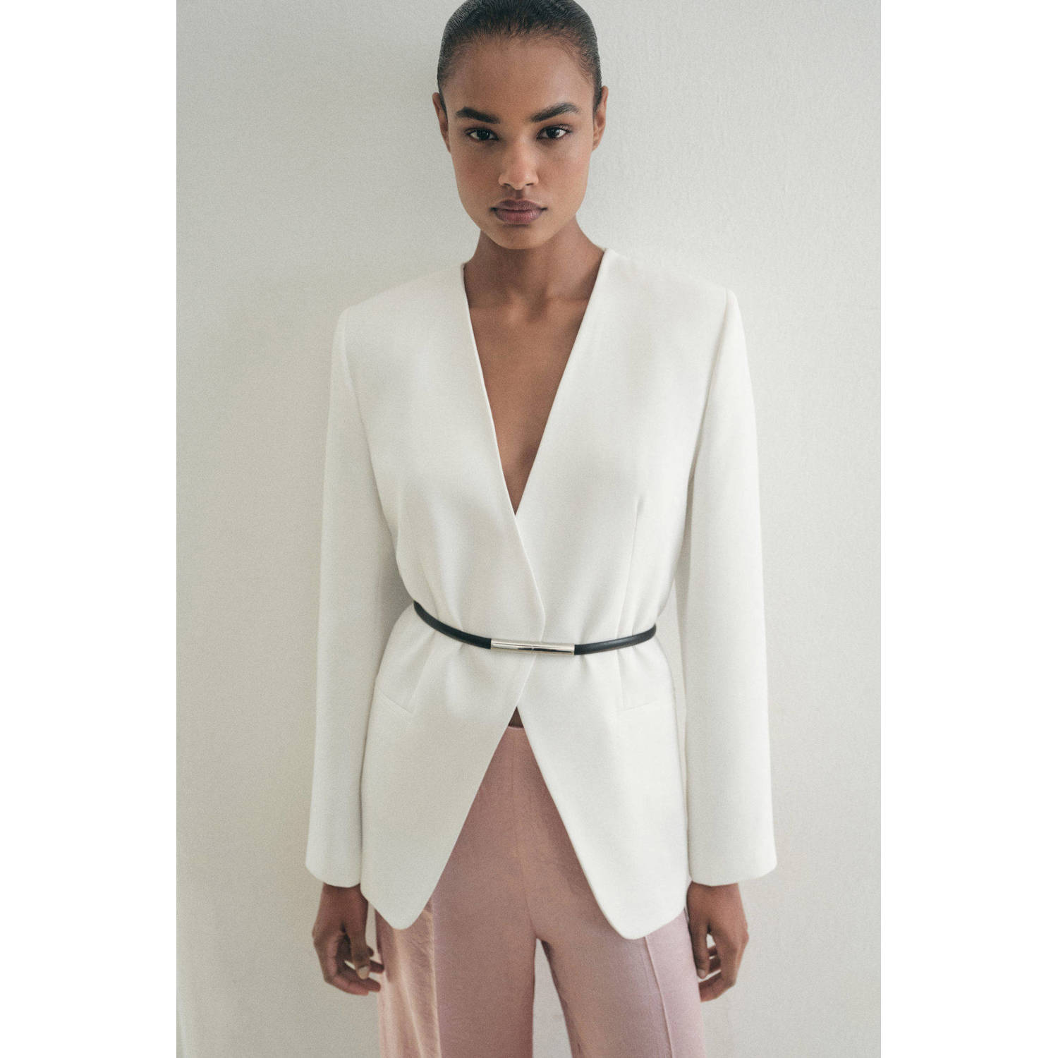 Mango satijnen wide leg regular waist palazzo broek lichtroze