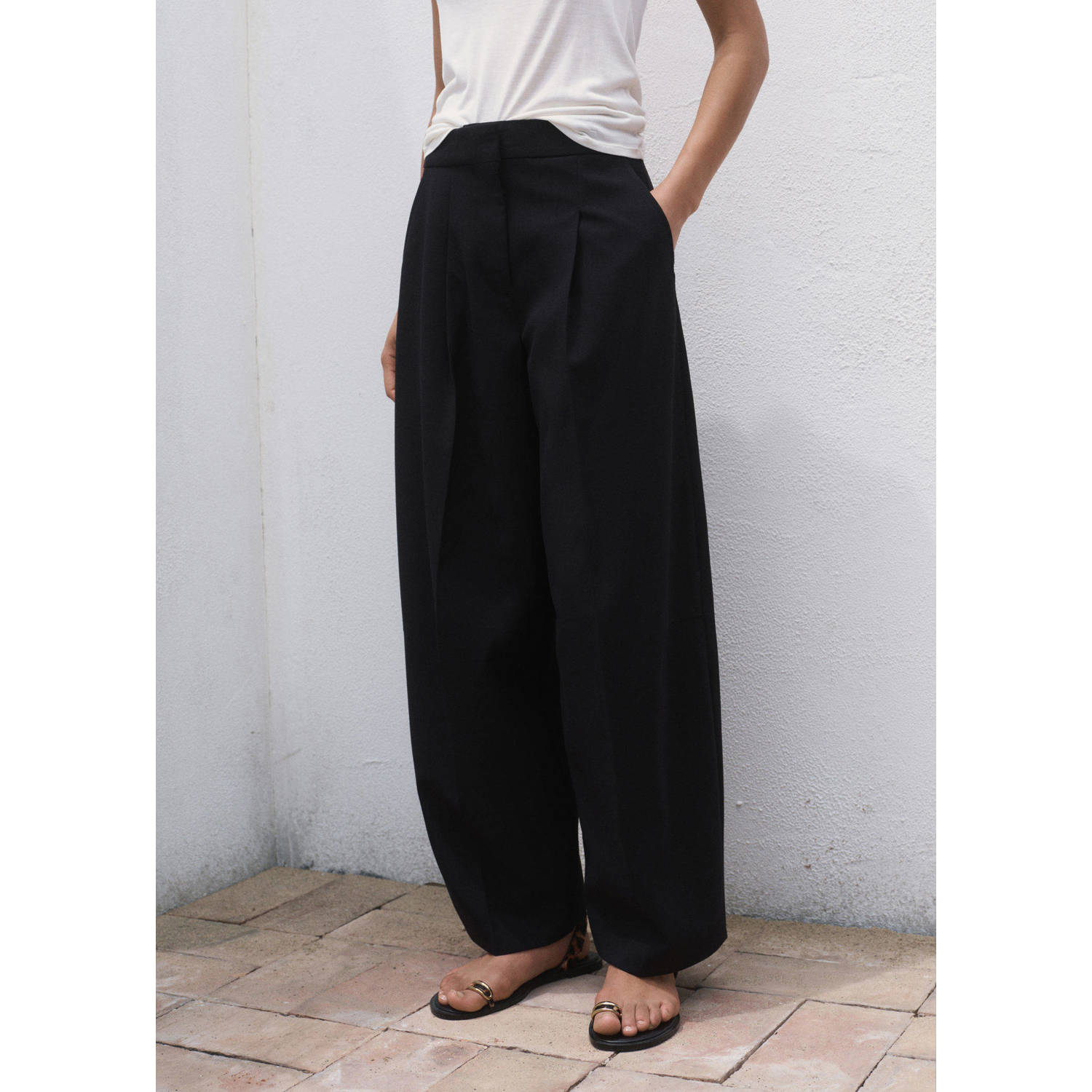 Mango wide leg regular waist casual broek zwart