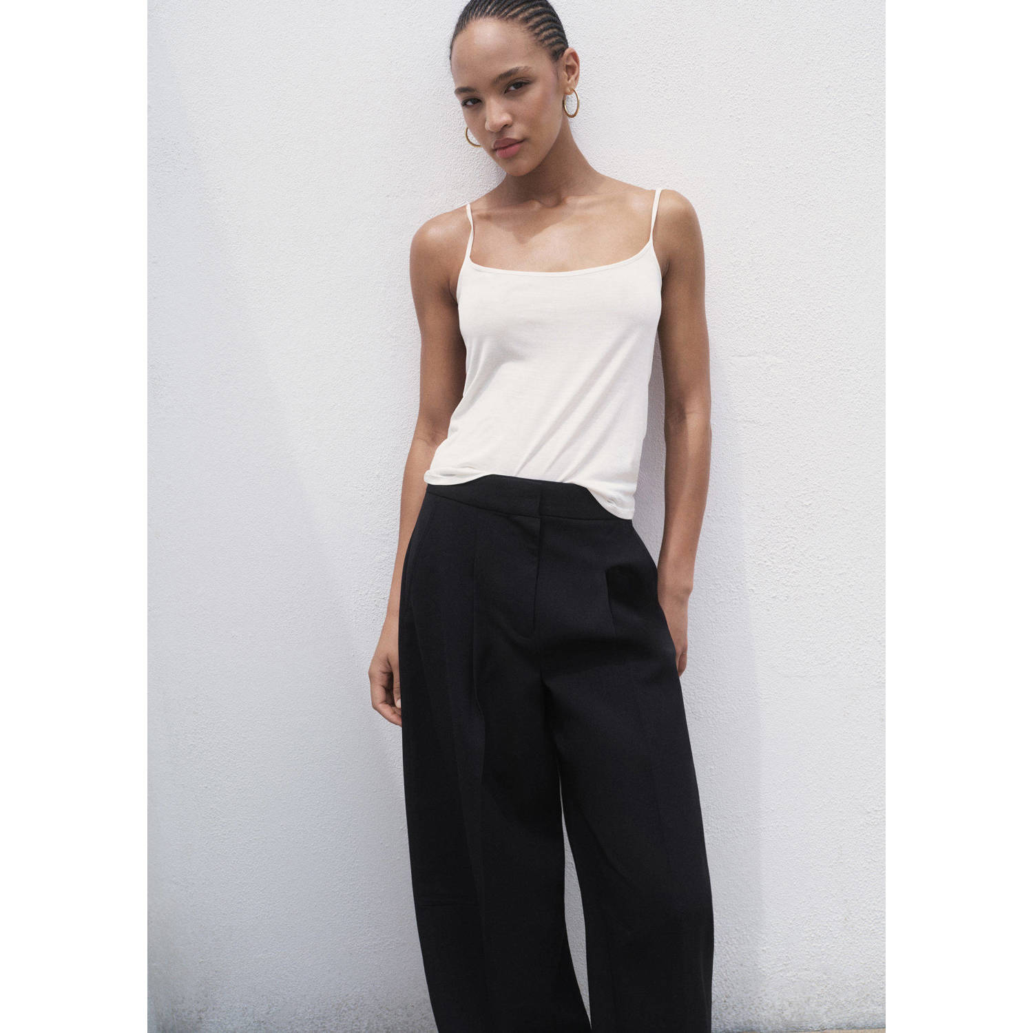 Mango wide leg regular waist casual broek zwart