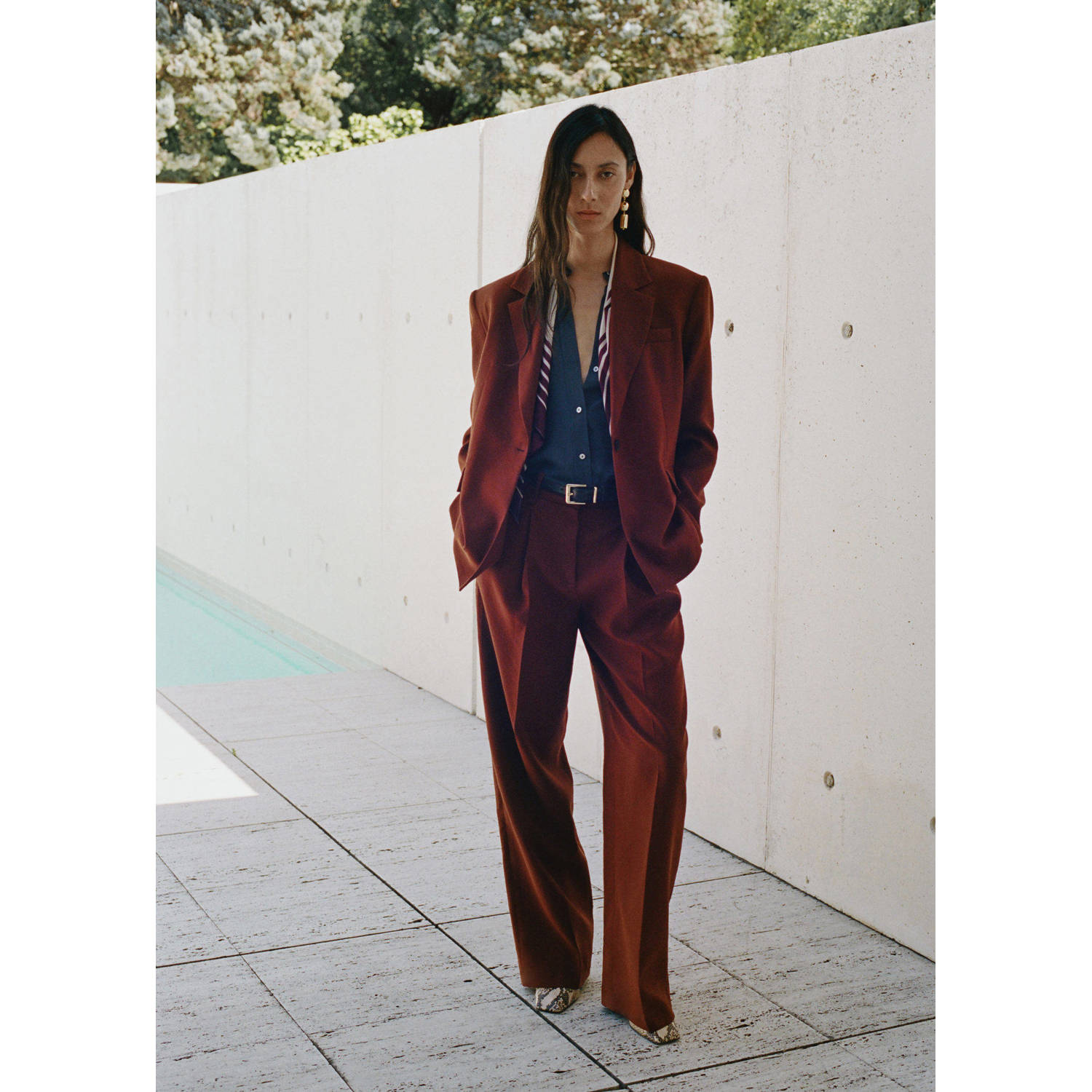 Mango straight regular waist pantalon roodbruin