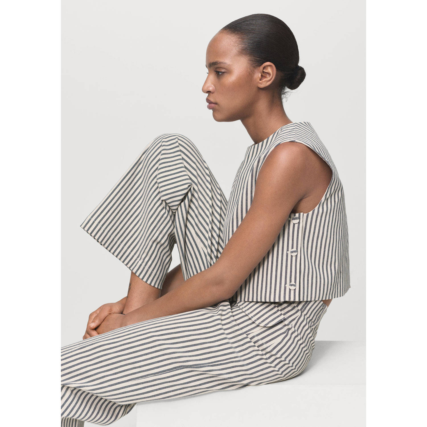 Mango straight regular waist cropped broek beige
