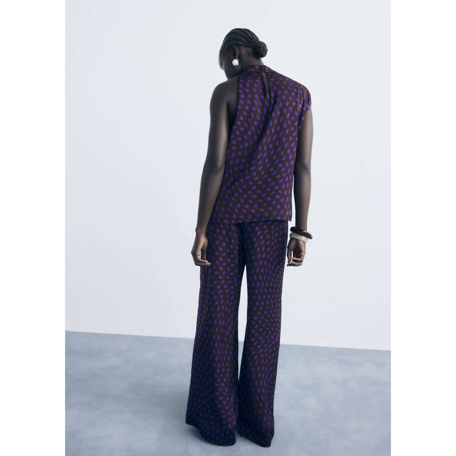 Mango flared regular waist flared broek donkerbruin