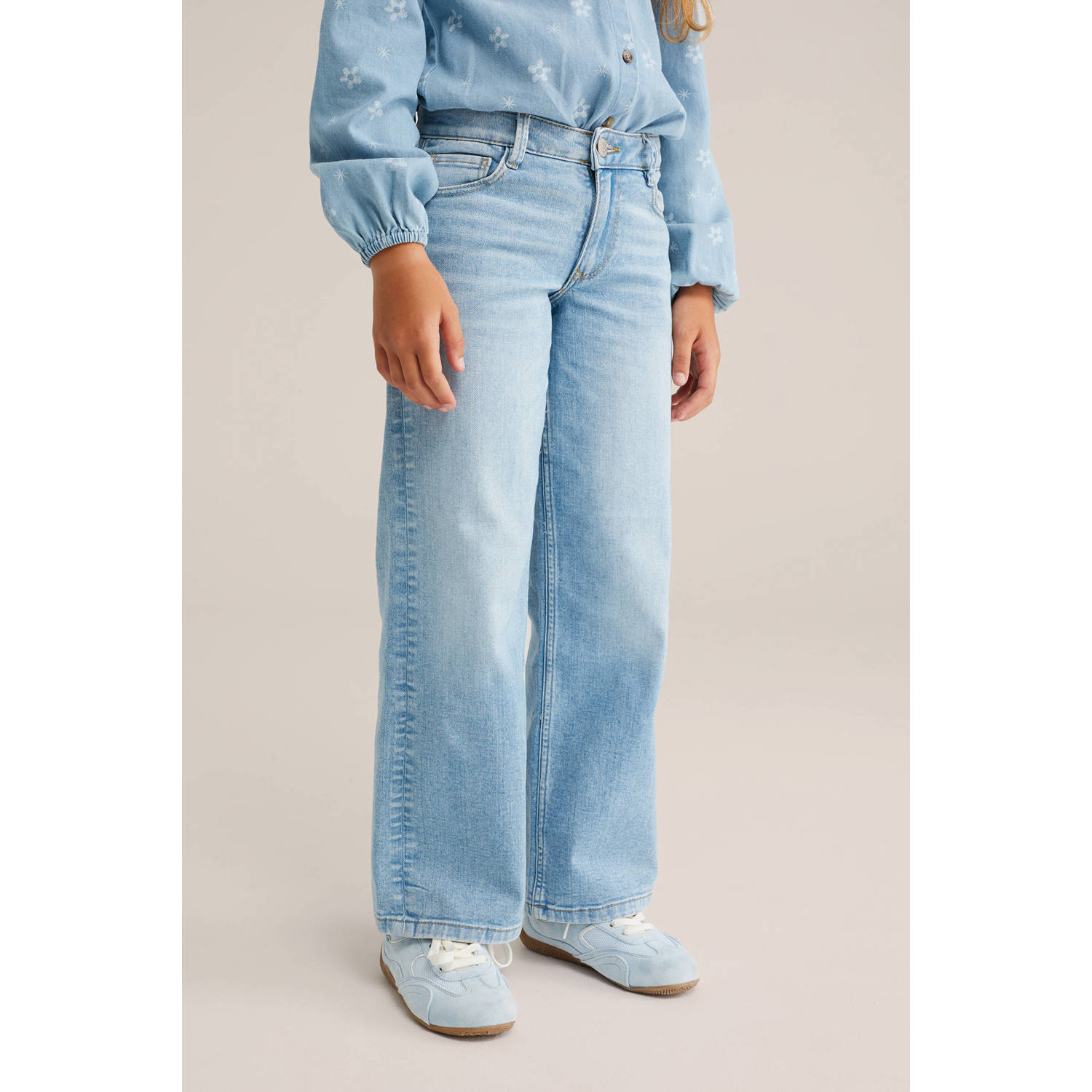 WE Fashion relaxed straight leg jeans light blue denim