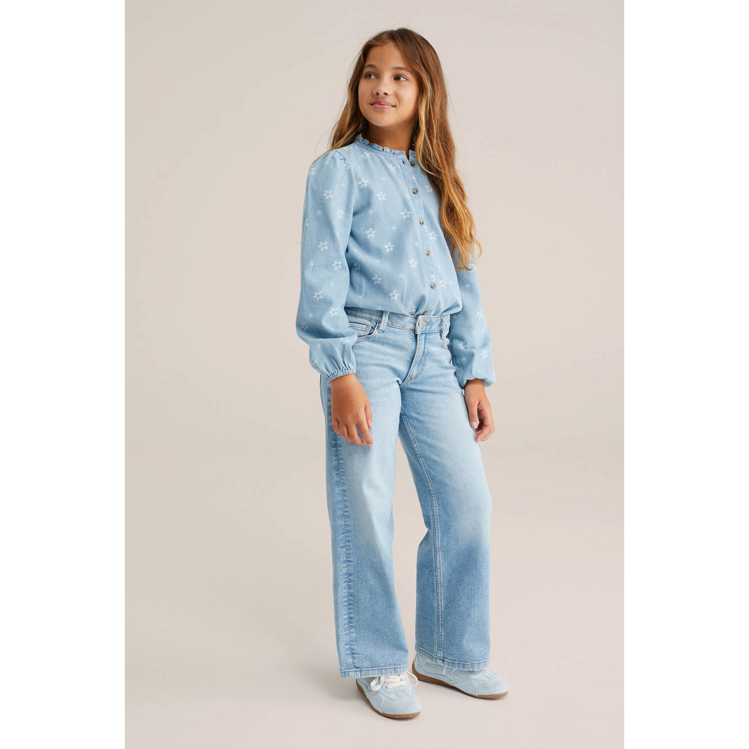 WE Fashion relaxed straight leg jeans light blue denim