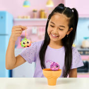 thumbnail: Moose Toys  Cookeez Makery Yum Yumz 2-pack - 2 pluchen knuffeltjes in een ijshoorntje