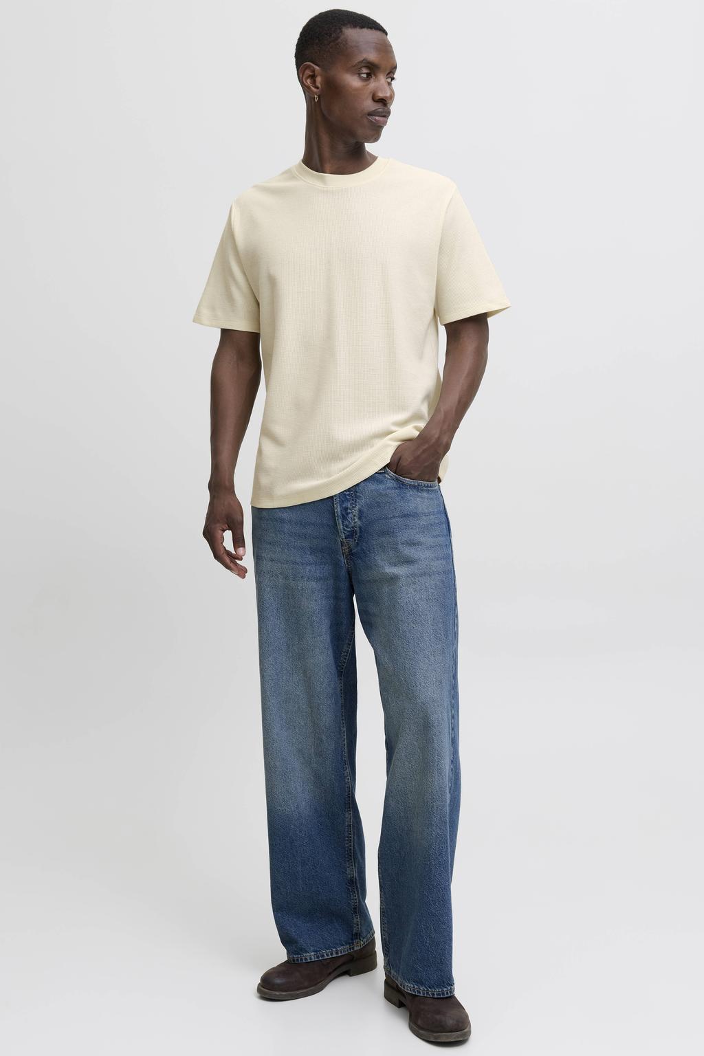 Ecru heren JACK & JONES ESSENTIALS relaxed T-shirt van polyester met melée print, korte mouwen en ronde hals