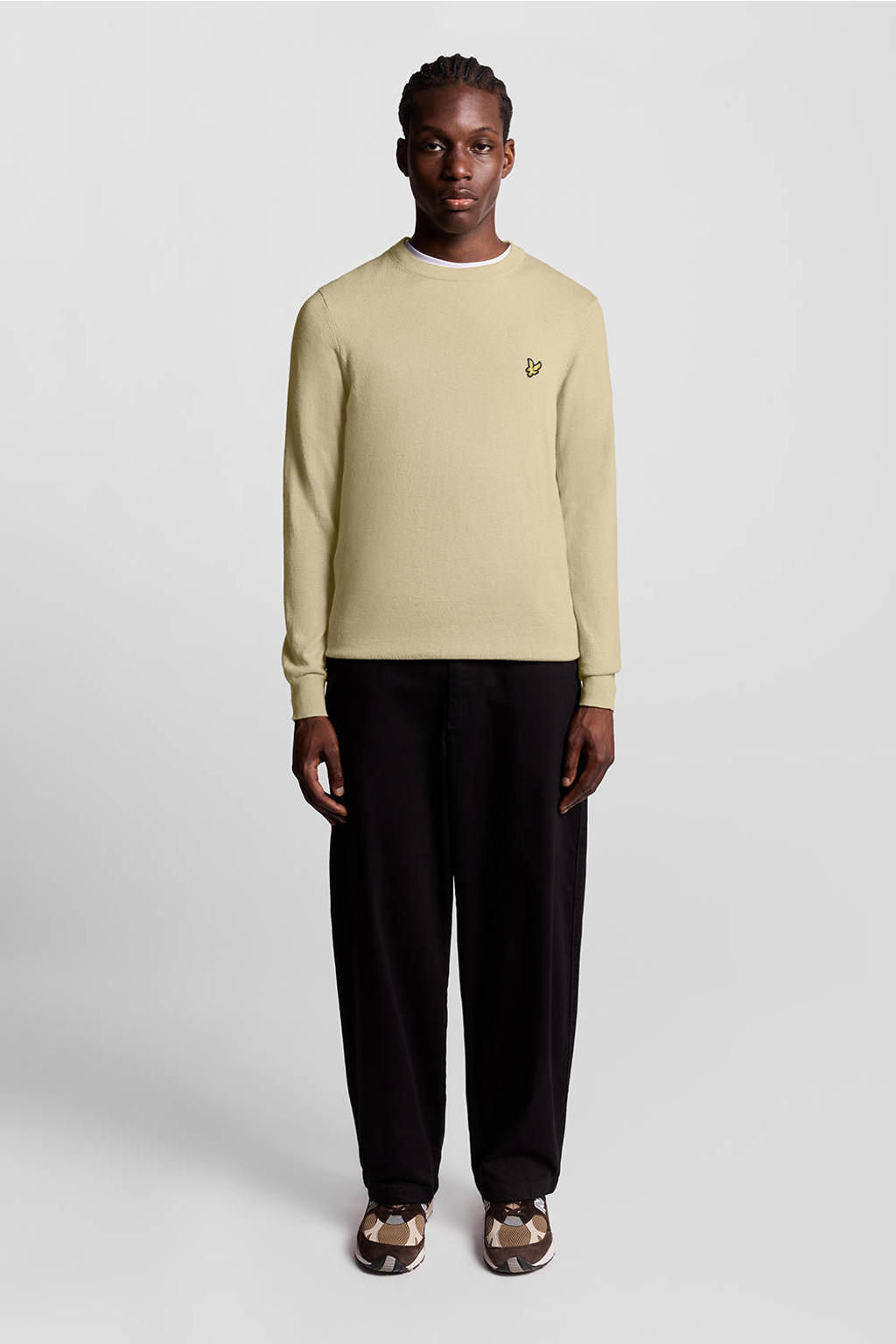 Beige heren Lyle & Scott pullover fijn gebreid van merinowol met effen, lange mouwen en ronde hals