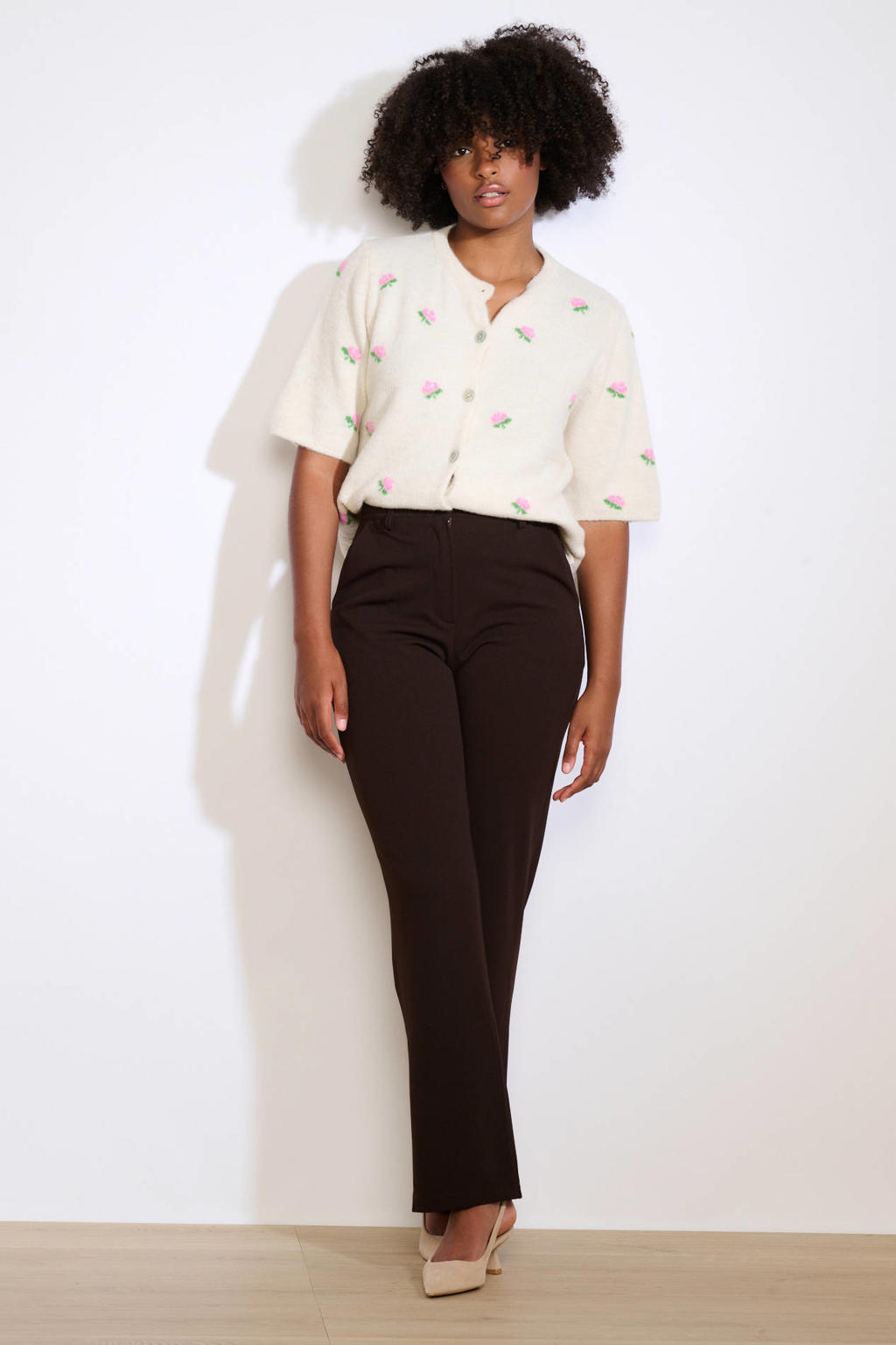 Bruine dames LOLALIZA flared regular waist broek van polyester met rits- en knoopsluiting en effen