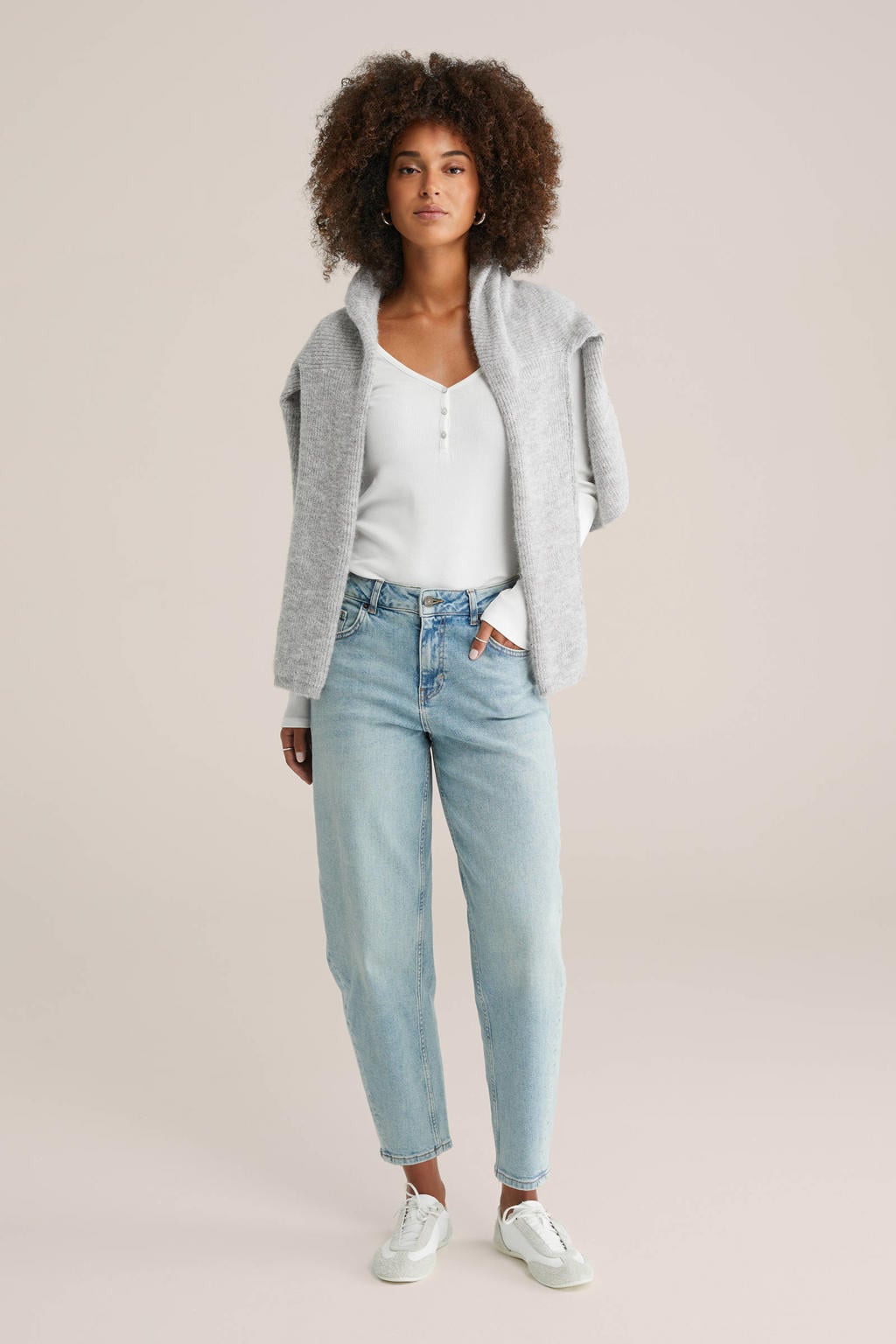 Light blue denim dames WE Fashion Blue Ridge barrel jeans van denim met regular waist, rits- en knoopsluiting en effen